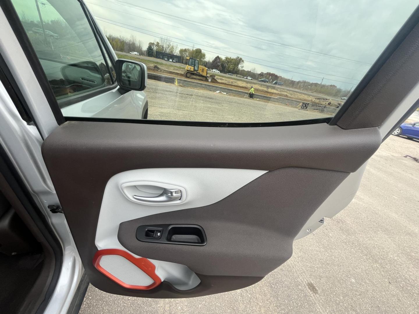 2015 Jeep Renegade Latitude 4WD (ZACCJBBT2FP) with an 2.4L L4 engine, 6-Speed Manual transmission, located at 17255 hwy 65 NE, Ham Lake, MN, 55304, 0.000000, 0.000000 - Photo#14