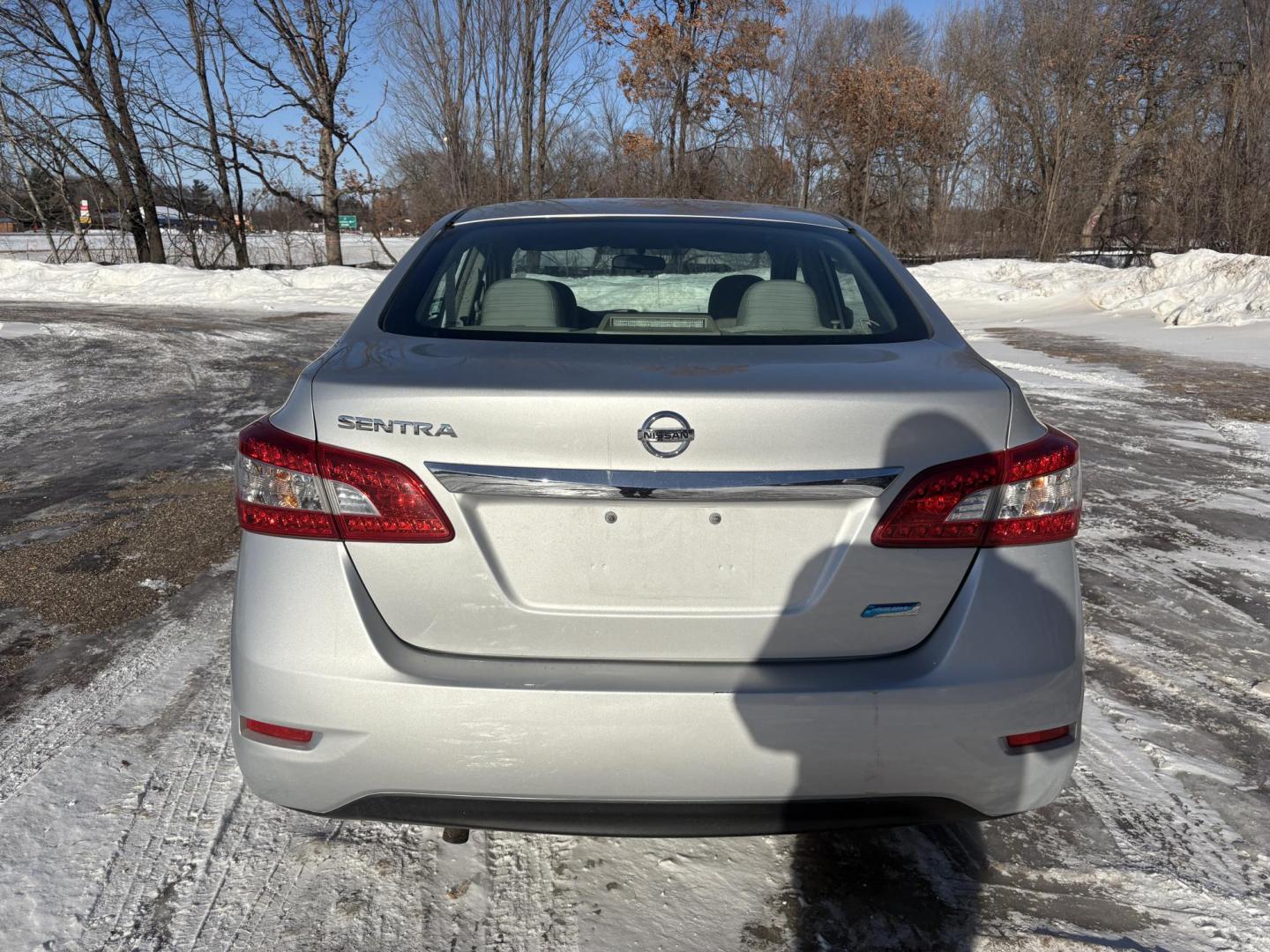 2013 Nissan Sentra S 6MT (3N1AB7APXDL) with an 2.0L L4 DOHC 16V engine, 6-Speed Manual transmission, located at 17255 hwy 65 NE, Ham Lake, MN, 55304, 0.000000, 0.000000 - Photo#3