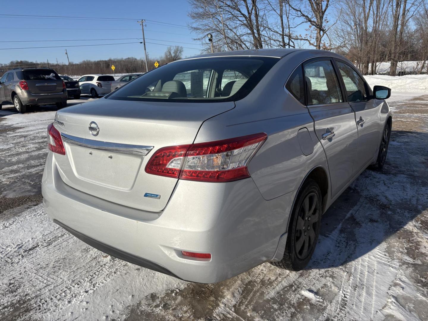 2013 Nissan Sentra S 6MT (3N1AB7APXDL) with an 2.0L L4 DOHC 16V engine, 6-Speed Manual transmission, located at 17255 hwy 65 NE, Ham Lake, MN, 55304, 0.000000, 0.000000 - Photo#4
