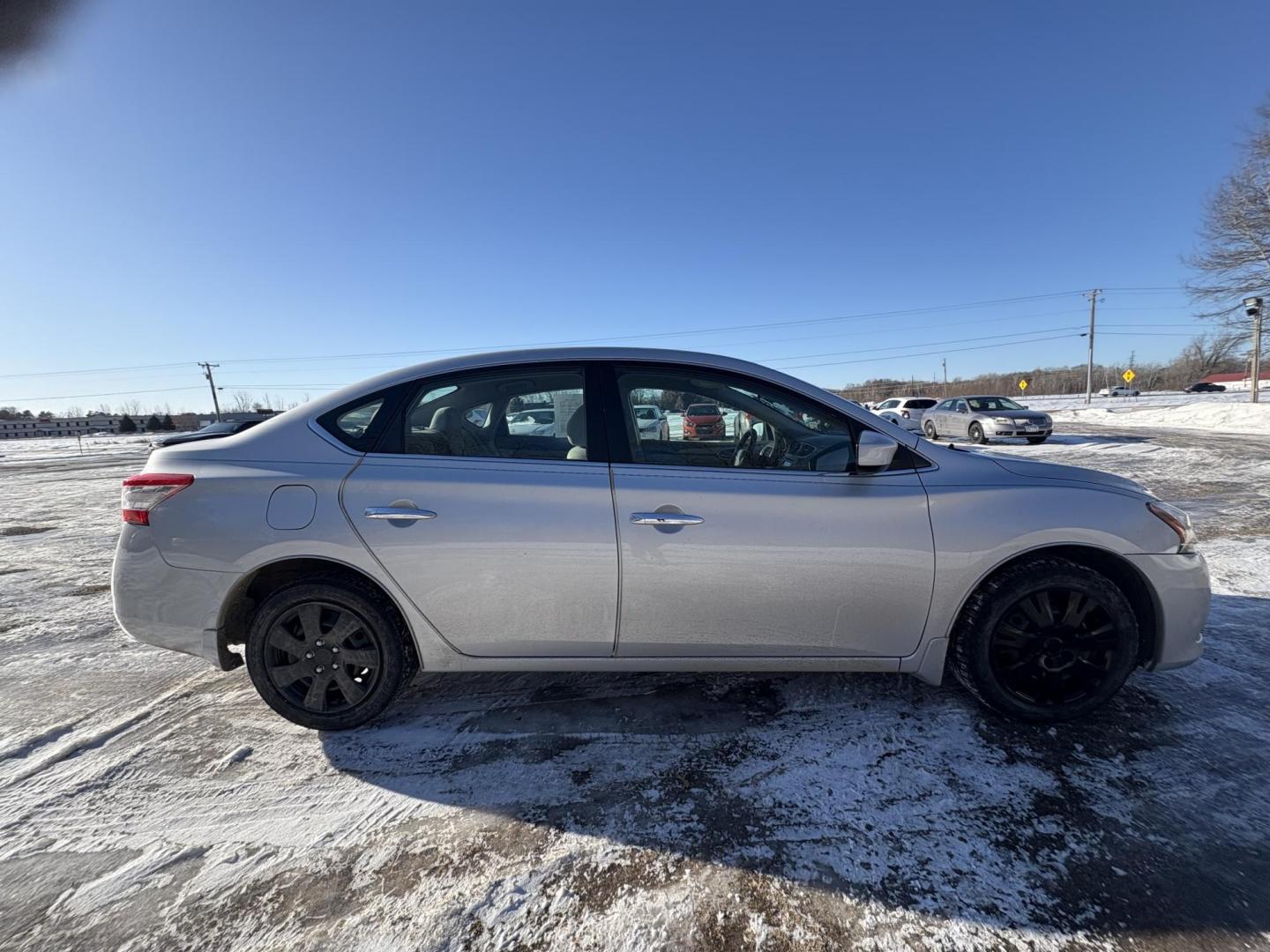 2013 Nissan Sentra S 6MT (3N1AB7APXDL) with an 2.0L L4 DOHC 16V engine, 6-Speed Manual transmission, located at 17255 hwy 65 NE, Ham Lake, MN, 55304, 0.000000, 0.000000 - Photo#5