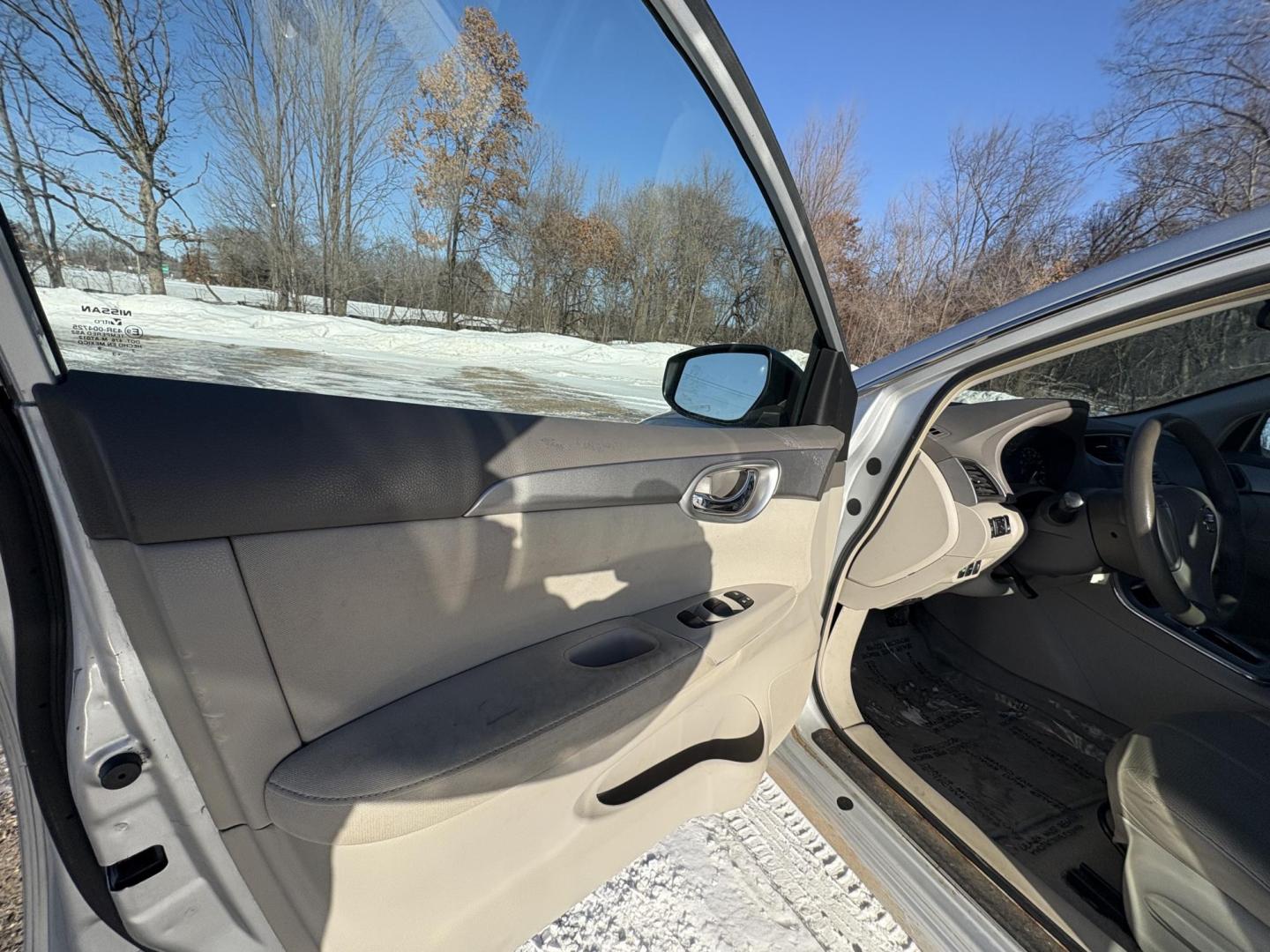 2013 Nissan Sentra S 6MT (3N1AB7APXDL) with an 2.0L L4 DOHC 16V engine, 6-Speed Manual transmission, located at 17255 hwy 65 NE, Ham Lake, MN, 55304, 0.000000, 0.000000 - Photo#8