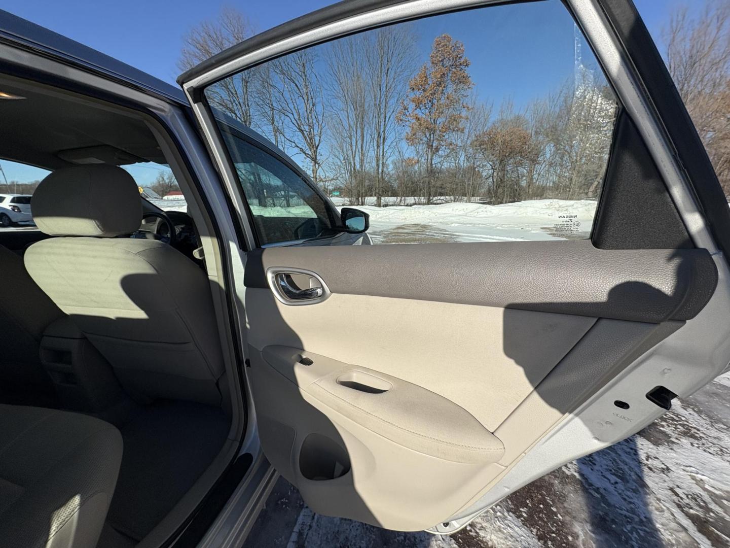 2013 Nissan Sentra S 6MT (3N1AB7APXDL) with an 2.0L L4 DOHC 16V engine, 6-Speed Manual transmission, located at 17255 hwy 65 NE, Ham Lake, MN, 55304, 0.000000, 0.000000 - Photo#12