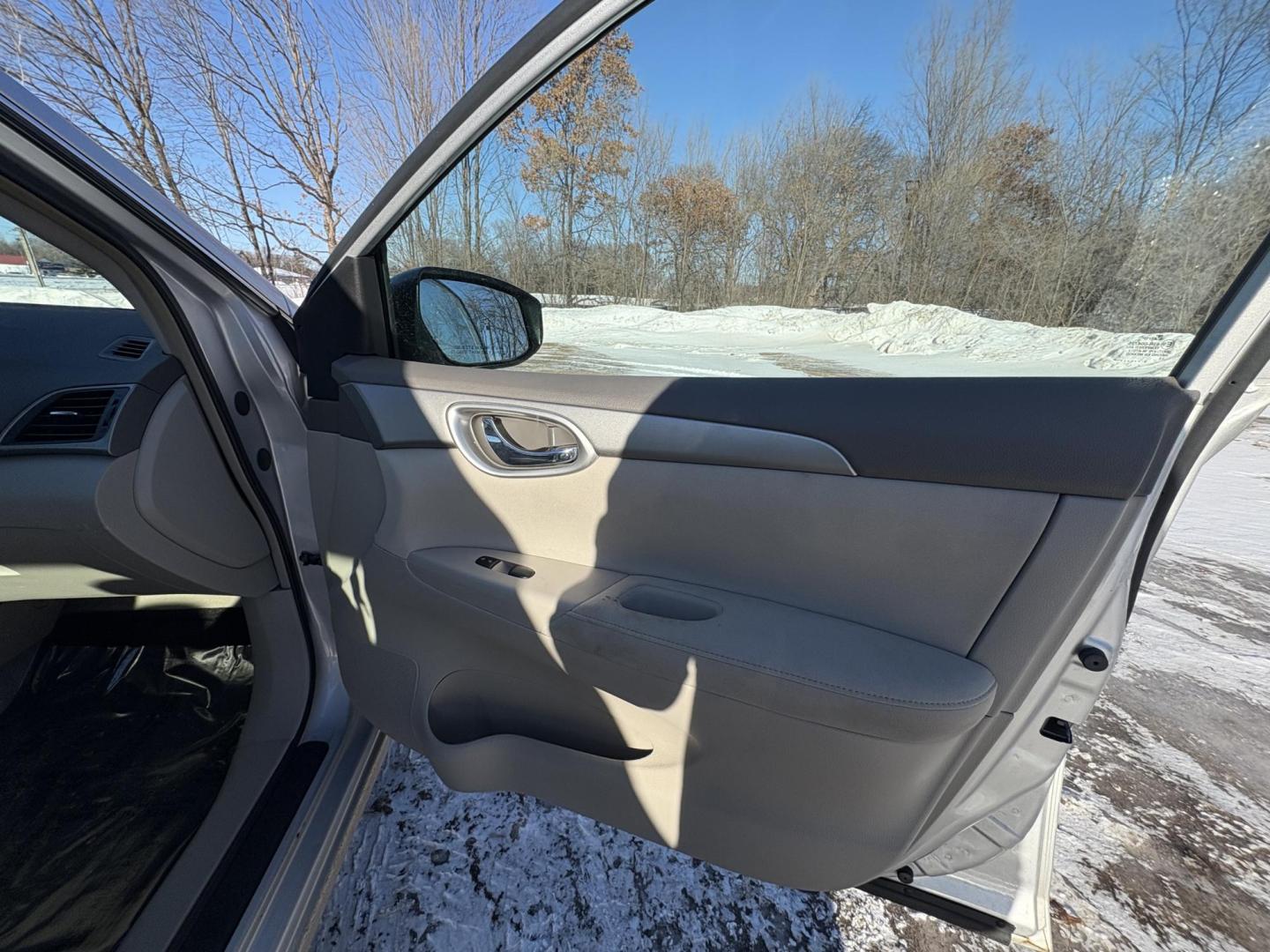 2013 Nissan Sentra S 6MT (3N1AB7APXDL) with an 2.0L L4 DOHC 16V engine, 6-Speed Manual transmission, located at 17255 hwy 65 NE, Ham Lake, MN, 55304, 0.000000, 0.000000 - Photo#14