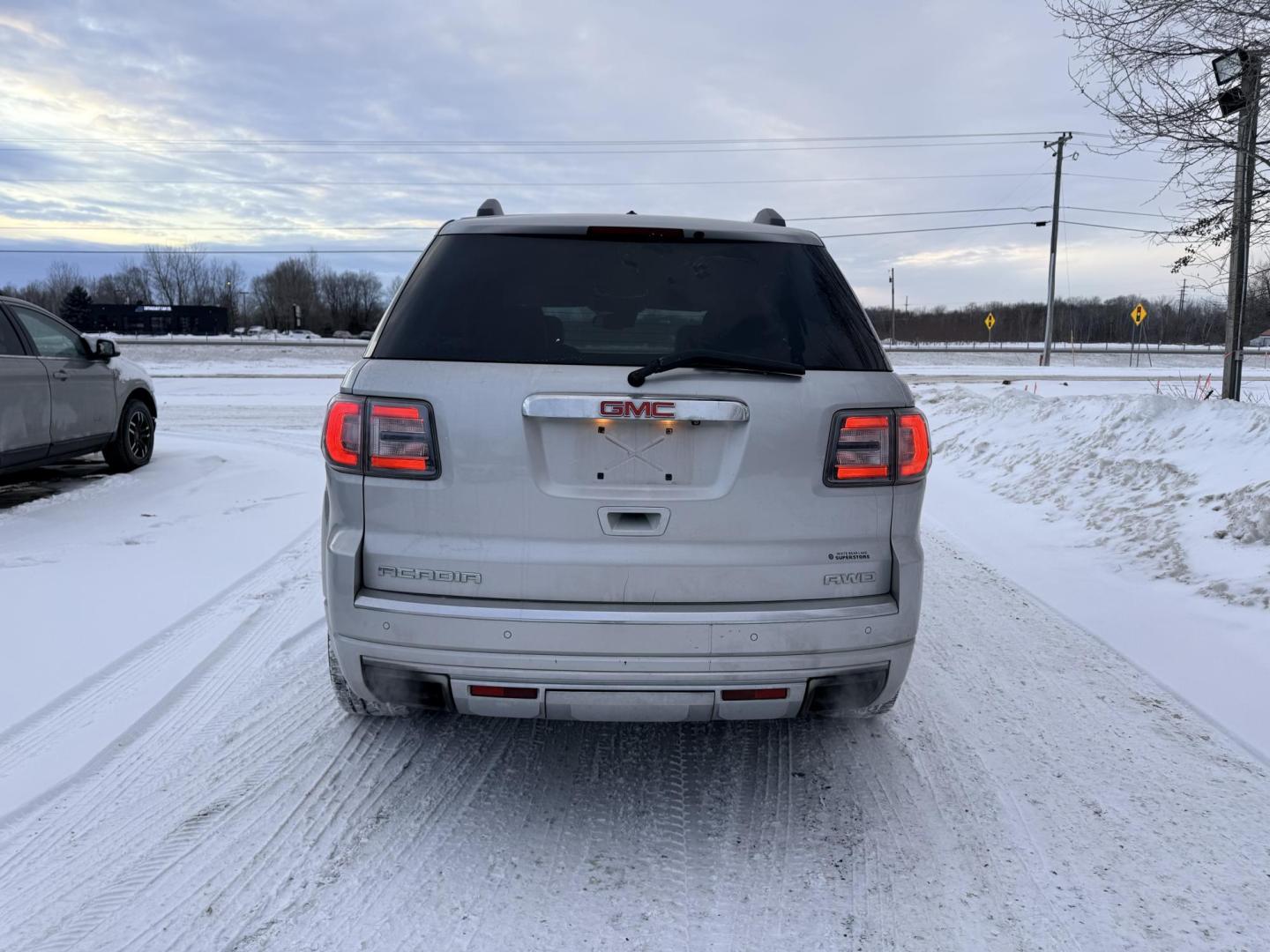 2014 GMC Acadia Denali AWD (1GKKVTKDXEJ) with an 3.6L V6 DOHC 24V engine, 6-Speed Automatic transmission, located at 17255 hwy 65 NE, Ham Lake, MN, 55304, 0.000000, 0.000000 - Photo#3