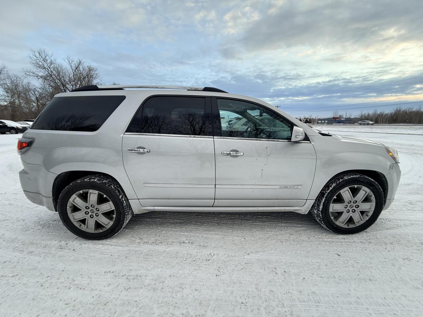 2014 GMC Acadia Denali AWD (1GKKVTKDXEJ) with an 3.6L V6 DOHC 24V engine, 6-Speed Automatic transmission, located at 17255 hwy 65 NE, Ham Lake, MN, 55304, 0.000000, 0.000000 - Photo#5