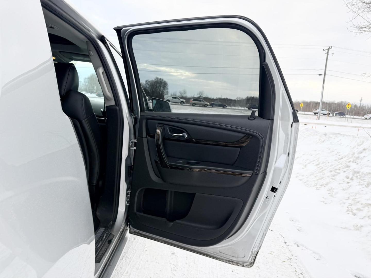 2014 GMC Acadia Denali AWD (1GKKVTKDXEJ) with an 3.6L V6 DOHC 24V engine, 6-Speed Automatic transmission, located at 17255 hwy 65 NE, Ham Lake, MN, 55304, 0.000000, 0.000000 - Photo#12