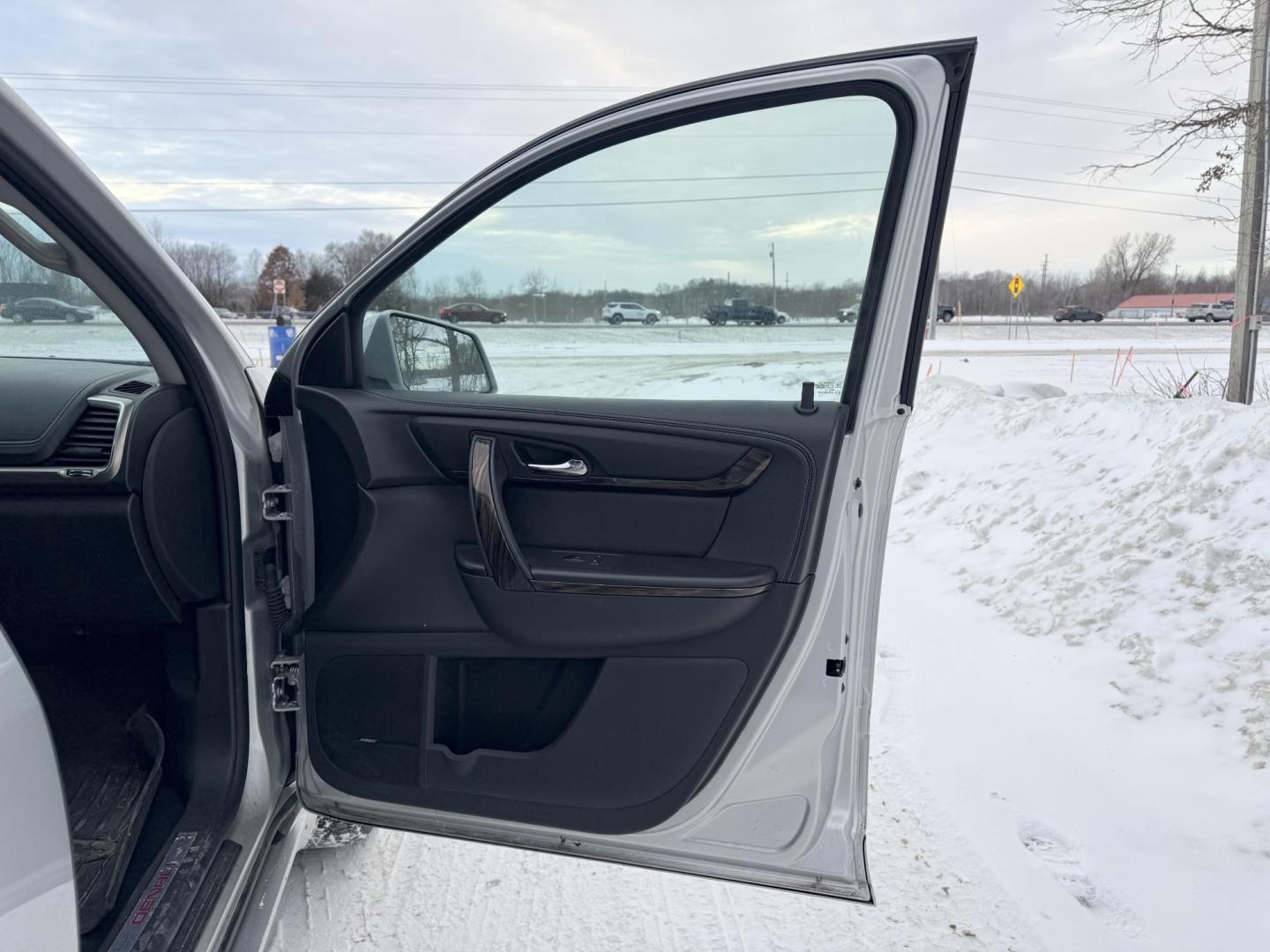 2014 GMC Acadia Denali AWD (1GKKVTKDXEJ) with an 3.6L V6 DOHC 24V engine, 6-Speed Automatic transmission, located at 17255 hwy 65 NE, Ham Lake, MN, 55304, 0.000000, 0.000000 - Photo#14