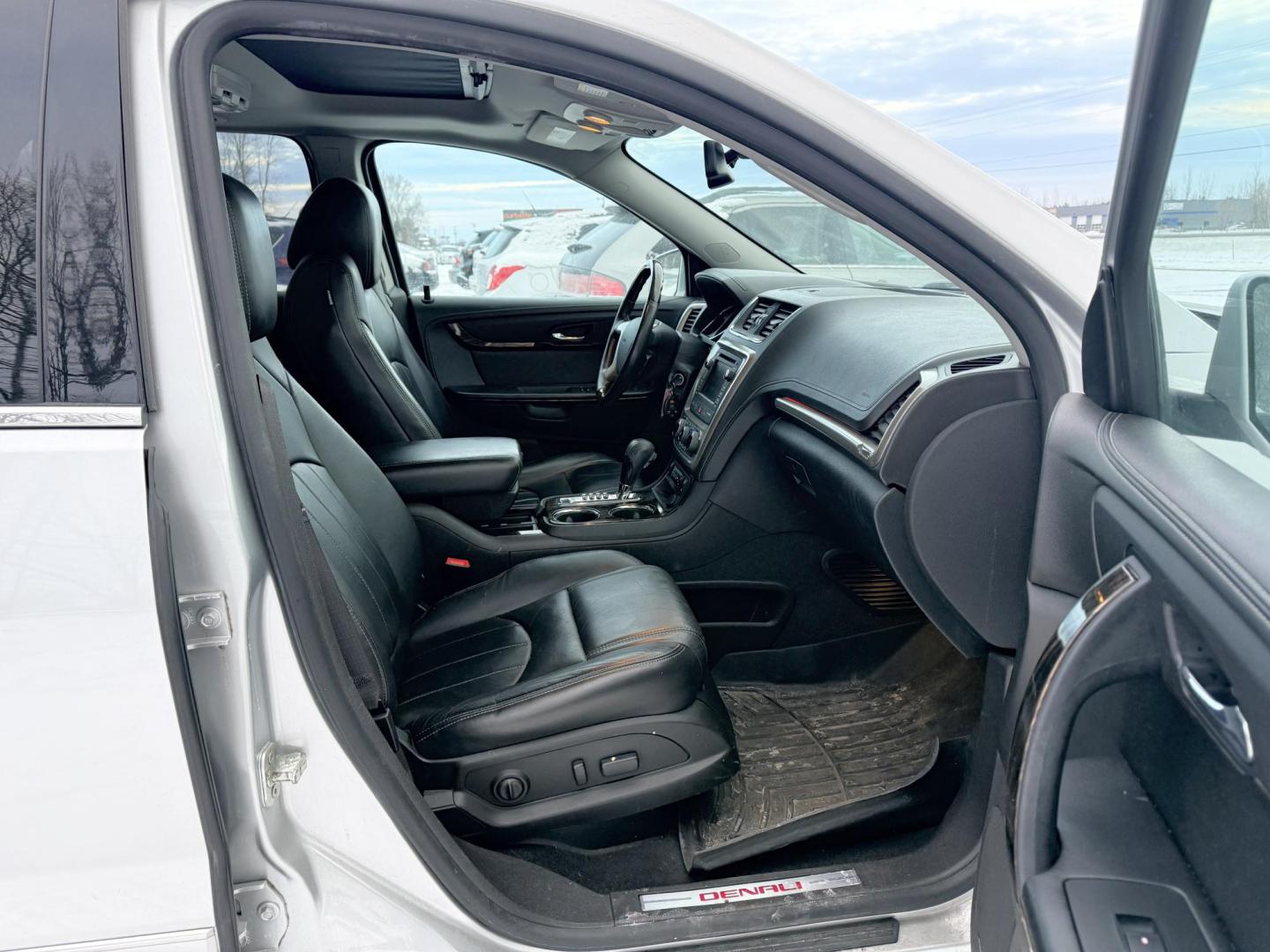 2014 GMC Acadia Denali AWD (1GKKVTKDXEJ) with an 3.6L V6 DOHC 24V engine, 6-Speed Automatic transmission, located at 17255 hwy 65 NE, Ham Lake, MN, 55304, 0.000000, 0.000000 - Photo#15