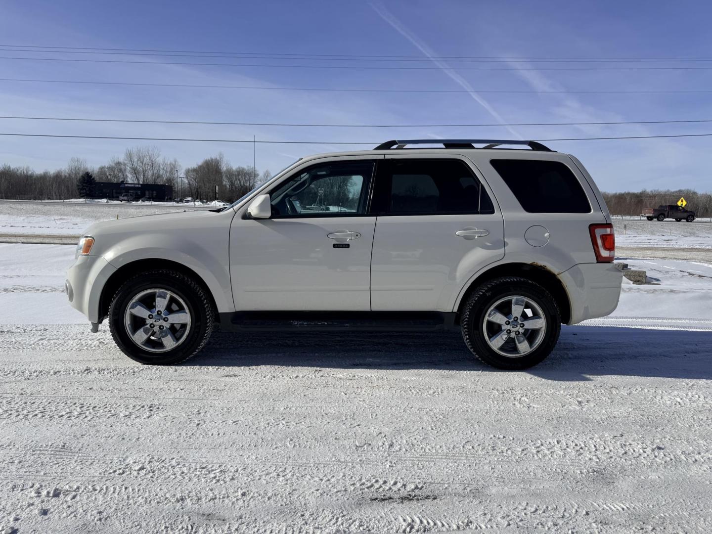 2011 Ford Escape Limited 4WD (1FMCU9EGXBK) with an 3.0L V6 DOHC 24V engine, 6-Speed Automatic transmission, located at 17255 hwy 65 NE, Ham Lake, MN, 55304, 0.000000, 0.000000 - Photo#1