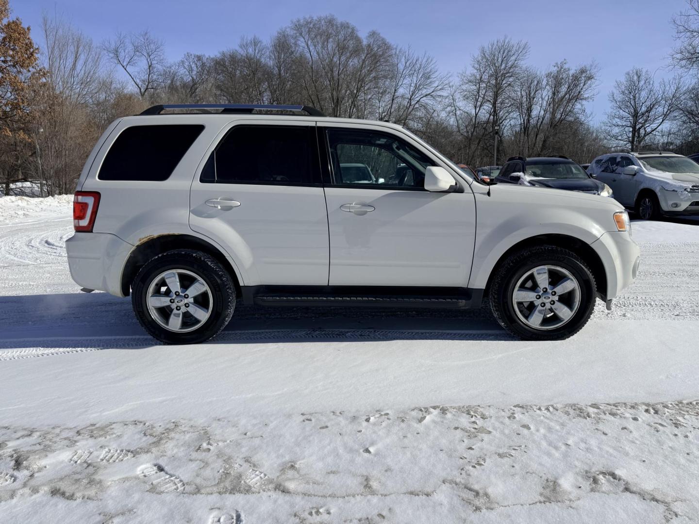 2011 Ford Escape Limited 4WD (1FMCU9EGXBK) with an 3.0L V6 DOHC 24V engine, 6-Speed Automatic transmission, located at 17255 hwy 65 NE, Ham Lake, MN, 55304, 0.000000, 0.000000 - Photo#5