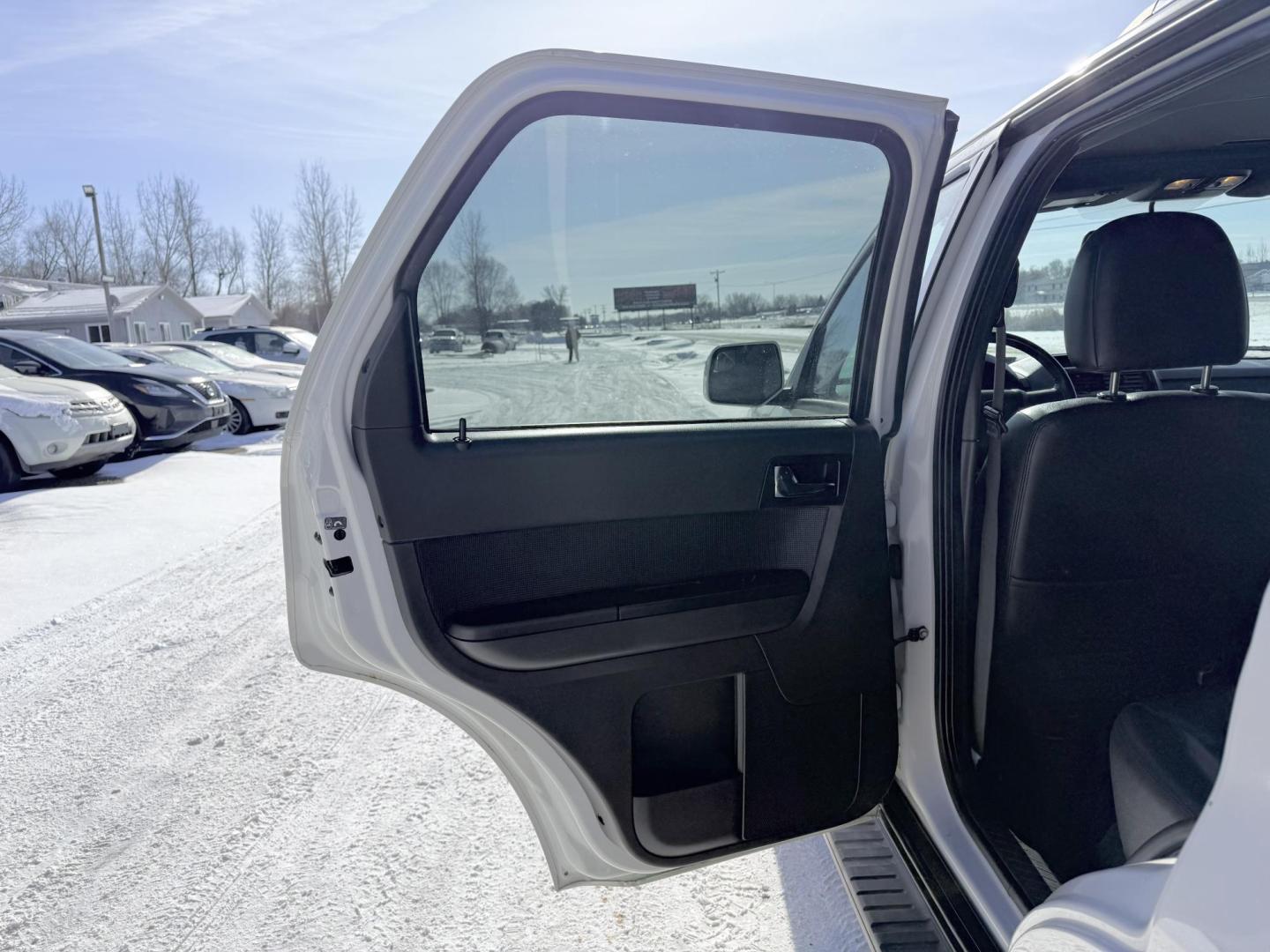 2011 Ford Escape Limited 4WD (1FMCU9EGXBK) with an 3.0L V6 DOHC 24V engine, 6-Speed Automatic transmission, located at 17255 hwy 65 NE, Ham Lake, MN, 55304, 0.000000, 0.000000 - Photo#10