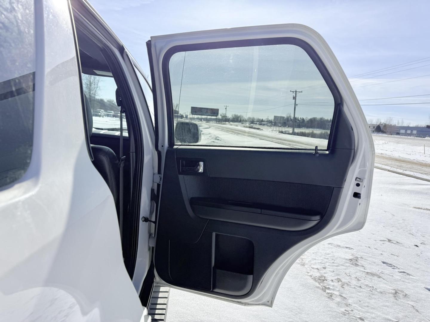 2011 Ford Escape Limited 4WD (1FMCU9EGXBK) with an 3.0L V6 DOHC 24V engine, 6-Speed Automatic transmission, located at 17255 hwy 65 NE, Ham Lake, MN, 55304, 0.000000, 0.000000 - Photo#12