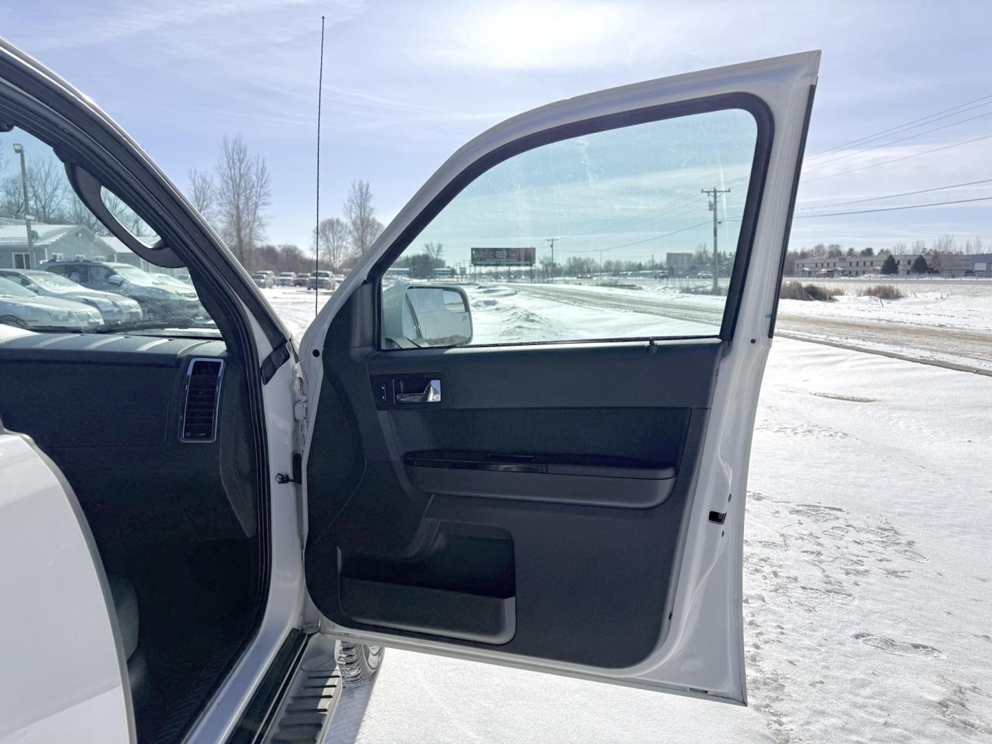 2011 Ford Escape Limited 4WD (1FMCU9EGXBK) with an 3.0L V6 DOHC 24V engine, 6-Speed Automatic transmission, located at 17255 hwy 65 NE, Ham Lake, MN, 55304, 0.000000, 0.000000 - Photo#14