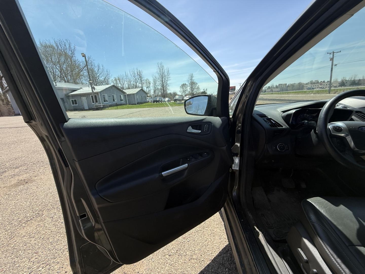 2015 Ford C-Max Hybrid SEL (1FADP5BU6FL) with an 2.0L L4 DOHC 16V HYBRID engine, Continuously Variable Transmission transmission, located at 17255 hwy 65 NE, Ham Lake, MN, 55304, 0.000000, 0.000000 - Photo#7
