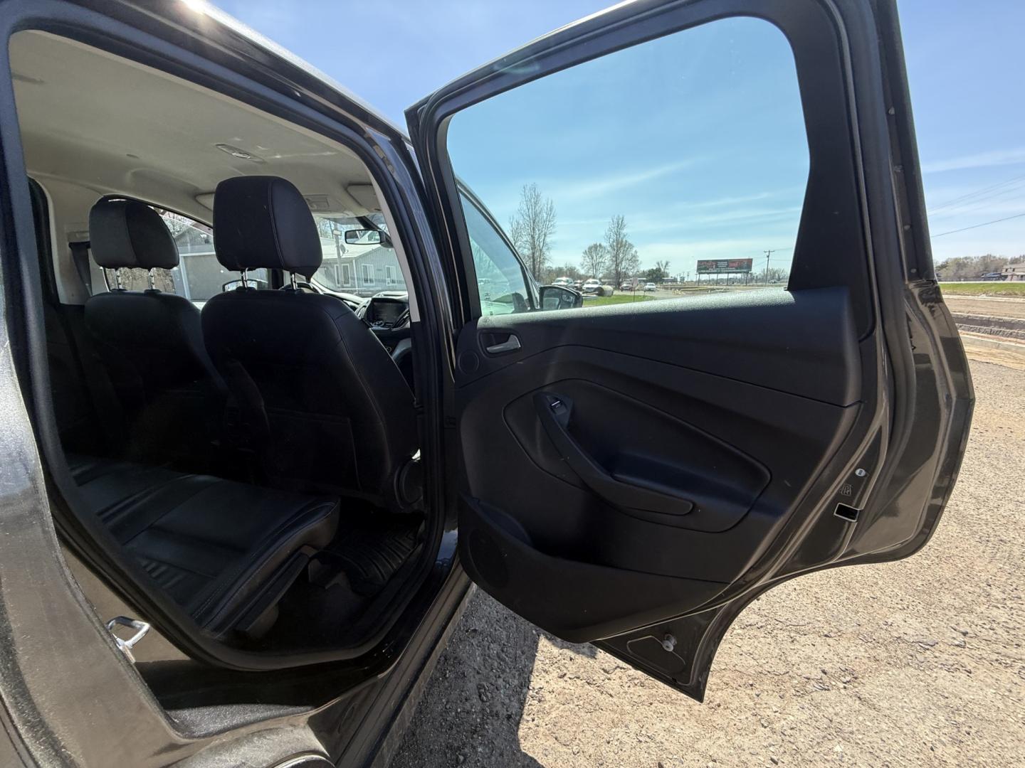 2015 Ford C-Max Hybrid SEL (1FADP5BU6FL) with an 2.0L L4 DOHC 16V HYBRID engine, Continuously Variable Transmission transmission, located at 17255 hwy 65 NE, Ham Lake, MN, 55304, 0.000000, 0.000000 - Photo#11