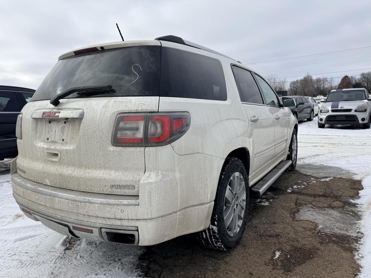 2014 GMC Acadia Denali AWD (1GKKVTKD8EJ) with an 3.6L V6 DOHC 24V engine, 6-Speed Automatic transmission, located at 17255 hwy 65 NE, Ham Lake, MN, 55304, 0.000000, 0.000000 - Photo#4