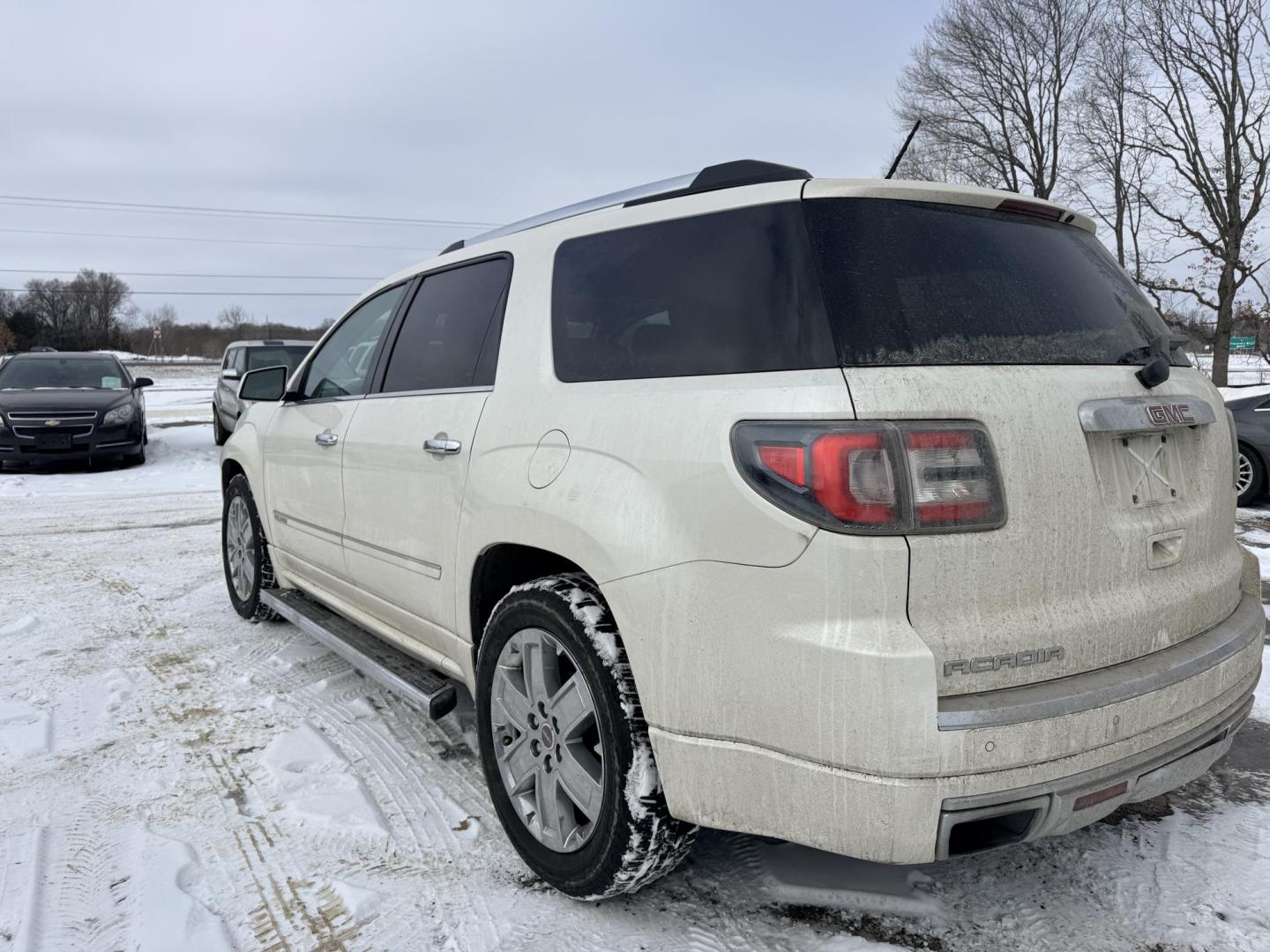 2014 GMC Acadia Denali AWD (1GKKVTKD8EJ) with an 3.6L V6 DOHC 24V engine, 6-Speed Automatic transmission, located at 17255 hwy 65 NE, Ham Lake, MN, 55304, 0.000000, 0.000000 - Photo#2