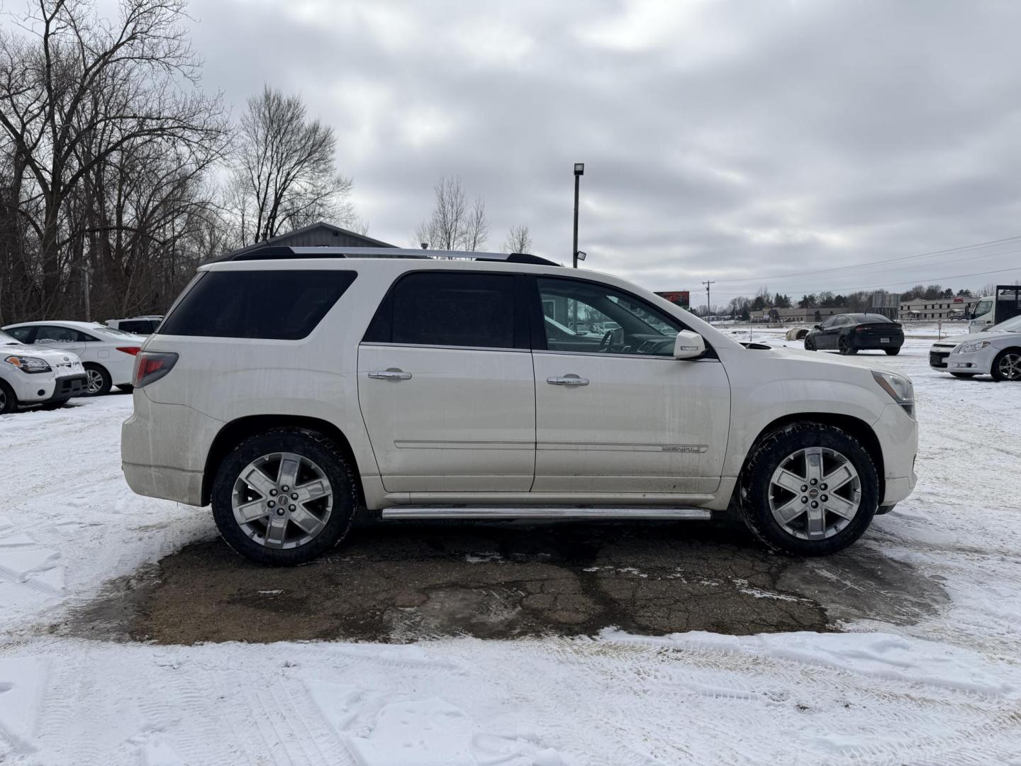 2014 GMC Acadia Denali AWD (1GKKVTKD8EJ) with an 3.6L V6 DOHC 24V engine, 6-Speed Automatic transmission, located at 17255 hwy 65 NE, Ham Lake, MN, 55304, 0.000000, 0.000000 - Photo#5