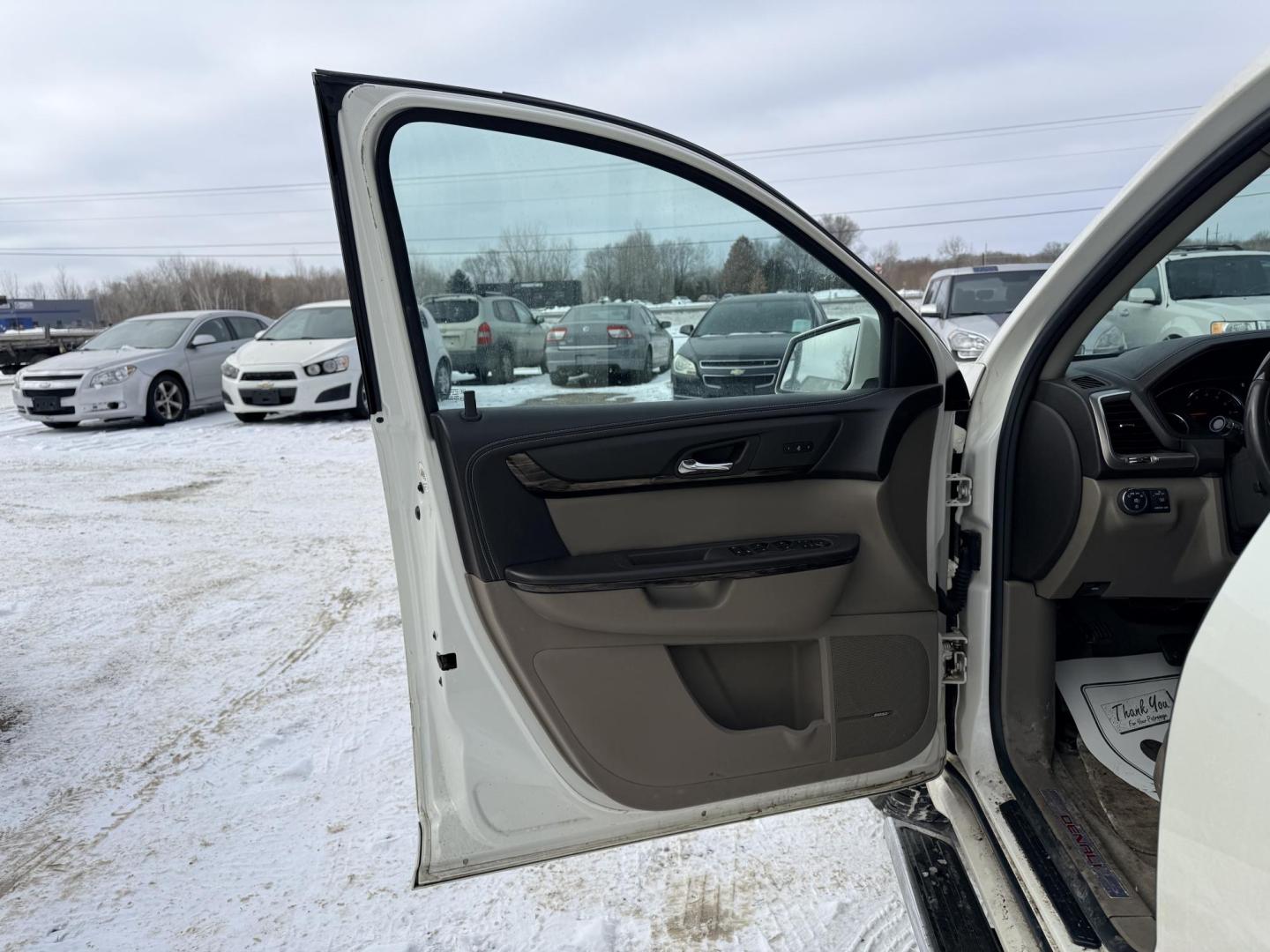 2014 GMC Acadia Denali AWD (1GKKVTKD8EJ) with an 3.6L V6 DOHC 24V engine, 6-Speed Automatic transmission, located at 17255 hwy 65 NE, Ham Lake, MN, 55304, 0.000000, 0.000000 - Photo#8