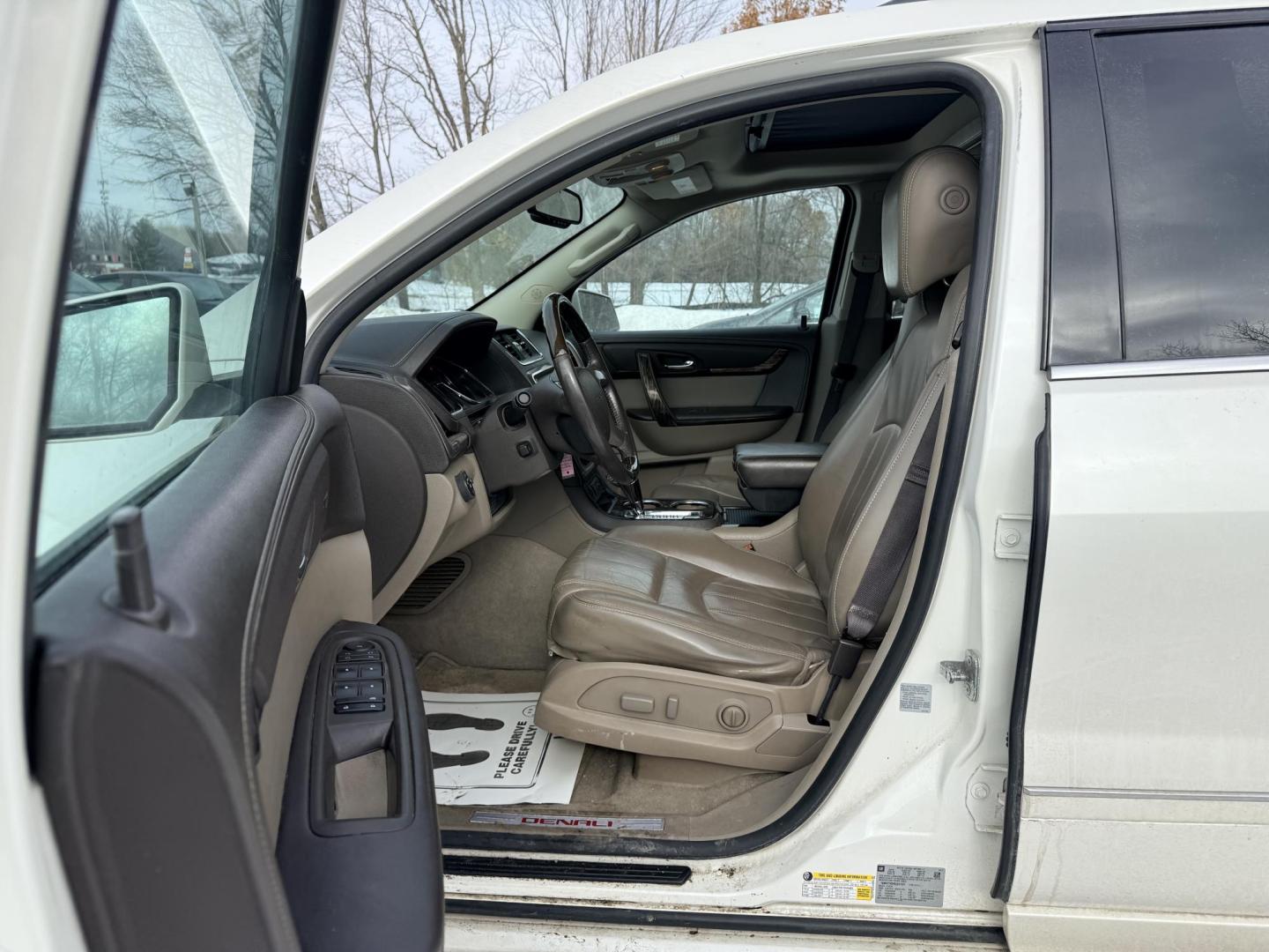 2014 GMC Acadia Denali AWD (1GKKVTKD8EJ) with an 3.6L V6 DOHC 24V engine, 6-Speed Automatic transmission, located at 17255 hwy 65 NE, Ham Lake, MN, 55304, 0.000000, 0.000000 - Photo#9