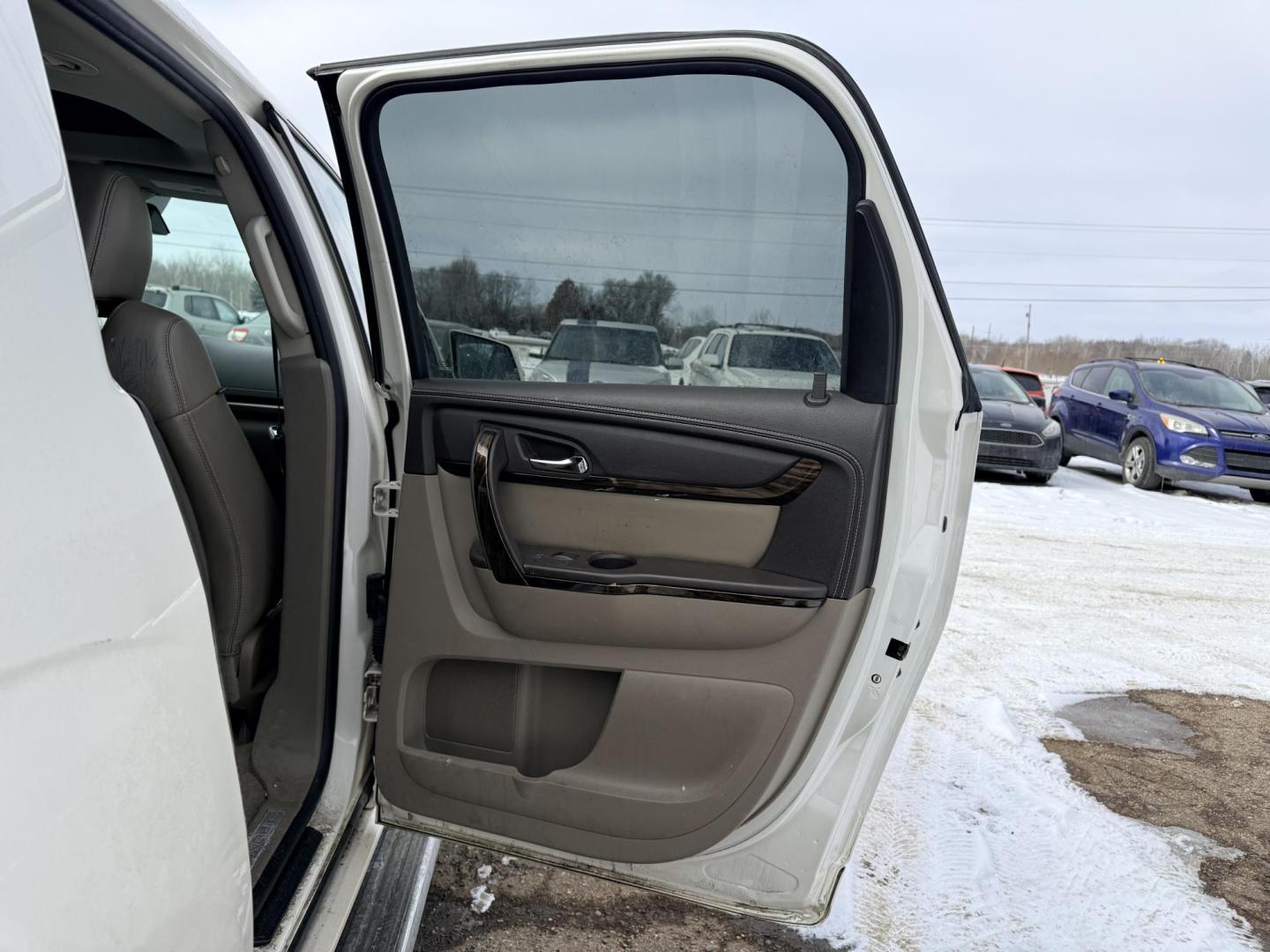 2014 GMC Acadia Denali AWD (1GKKVTKD8EJ) with an 3.6L V6 DOHC 24V engine, 6-Speed Automatic transmission, located at 17255 hwy 65 NE, Ham Lake, MN, 55304, 0.000000, 0.000000 - Photo#12