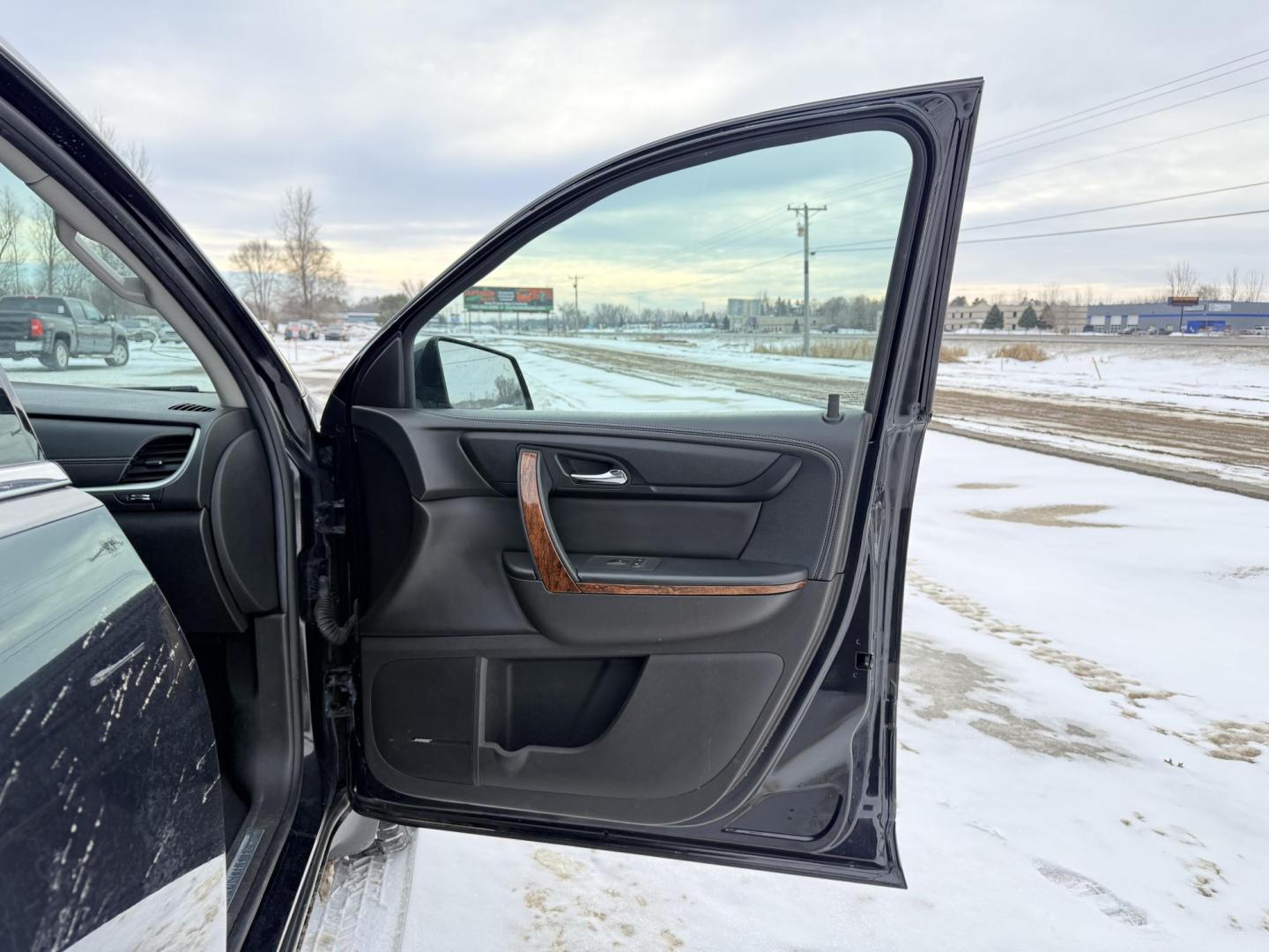 2014 Chevrolet Traverse LTZ AWD (1GNKVJKD0EJ) with an 3.6L V6 DOHC 24V engine, 6-Speed Automatic transmission, located at 17255 hwy 65 NE, Ham Lake, MN, 55304, 0.000000, 0.000000 - Photo#14