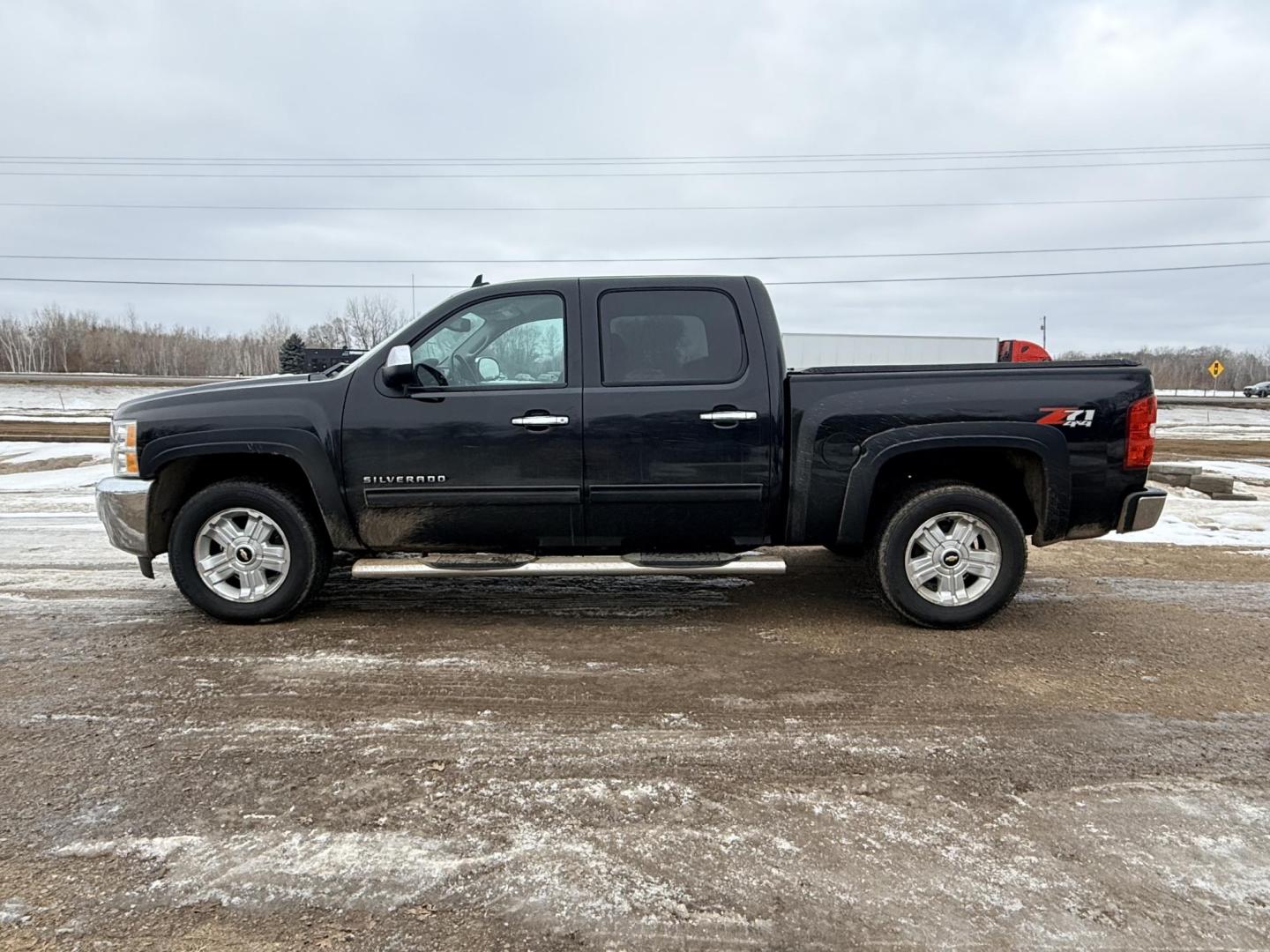 2012 Chevrolet Silverado 1500 LT Crew Cab 4WD (1GCPKSE7XCF) with an 5.3L V8 OHV 16V FFV engine, 6-Speed Automatic transmission, located at 17255 hwy 65 NE, Ham Lake, MN, 55304, 0.000000, 0.000000 - Photo#1