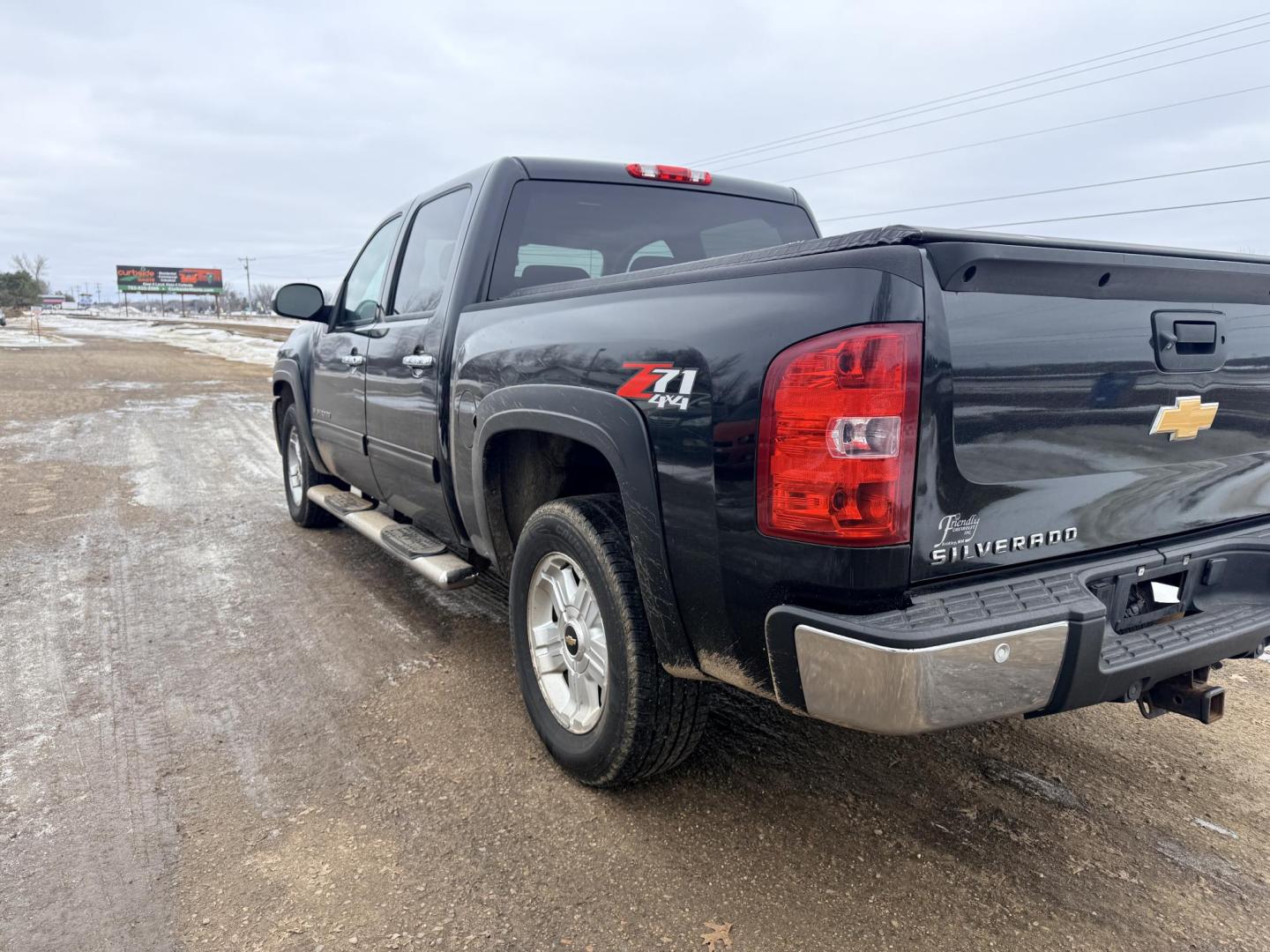 2012 Chevrolet Silverado 1500 LT Crew Cab 4WD (1GCPKSE7XCF) with an 5.3L V8 OHV 16V FFV engine, 6-Speed Automatic transmission, located at 17255 hwy 65 NE, Ham Lake, MN, 55304, 0.000000, 0.000000 - Photo#2