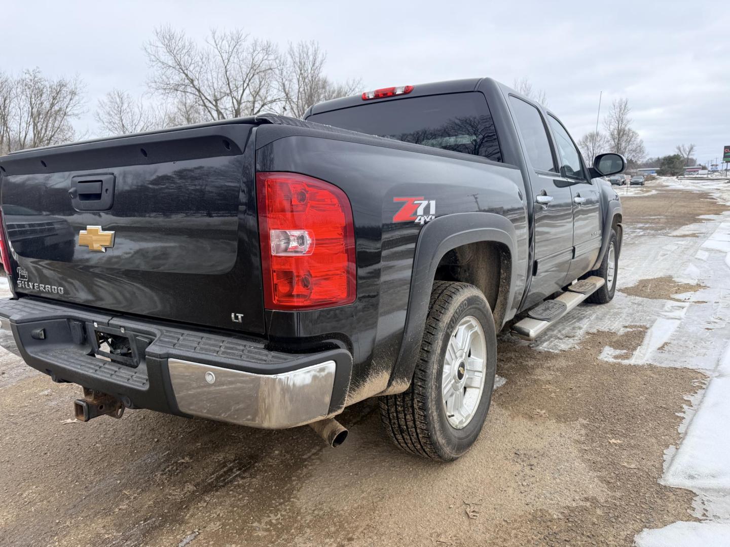 2012 Chevrolet Silverado 1500 LT Crew Cab 4WD (1GCPKSE7XCF) with an 5.3L V8 OHV 16V FFV engine, 6-Speed Automatic transmission, located at 17255 hwy 65 NE, Ham Lake, MN, 55304, 0.000000, 0.000000 - Photo#4