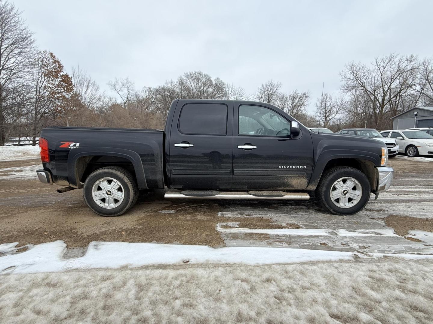 2012 Chevrolet Silverado 1500 LT Crew Cab 4WD (1GCPKSE7XCF) with an 5.3L V8 OHV 16V FFV engine, 6-Speed Automatic transmission, located at 17255 hwy 65 NE, Ham Lake, MN, 55304, 0.000000, 0.000000 - Photo#5