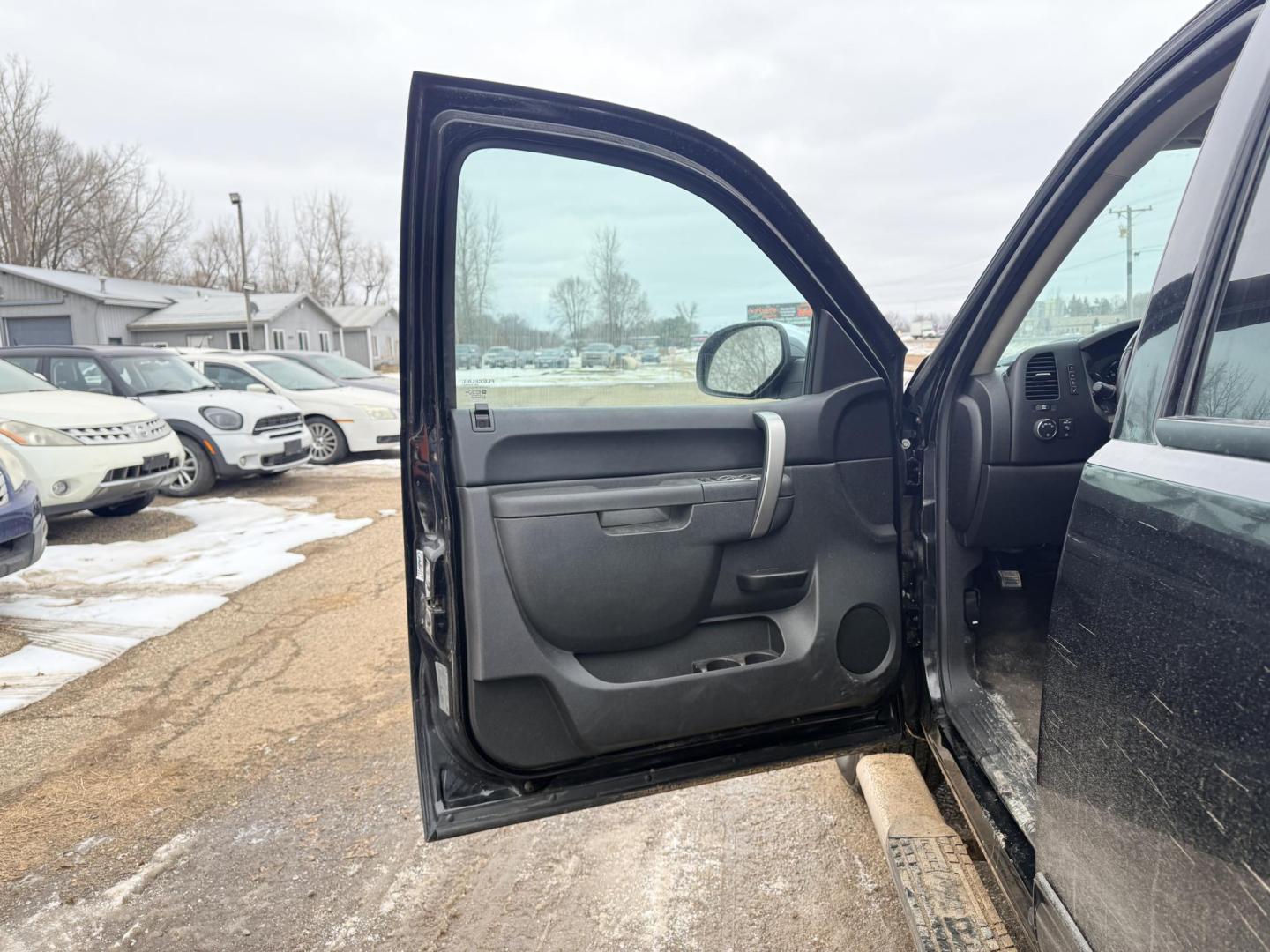 2012 Chevrolet Silverado 1500 LT Crew Cab 4WD (1GCPKSE7XCF) with an 5.3L V8 OHV 16V FFV engine, 6-Speed Automatic transmission, located at 17255 hwy 65 NE, Ham Lake, MN, 55304, 0.000000, 0.000000 - Photo#8