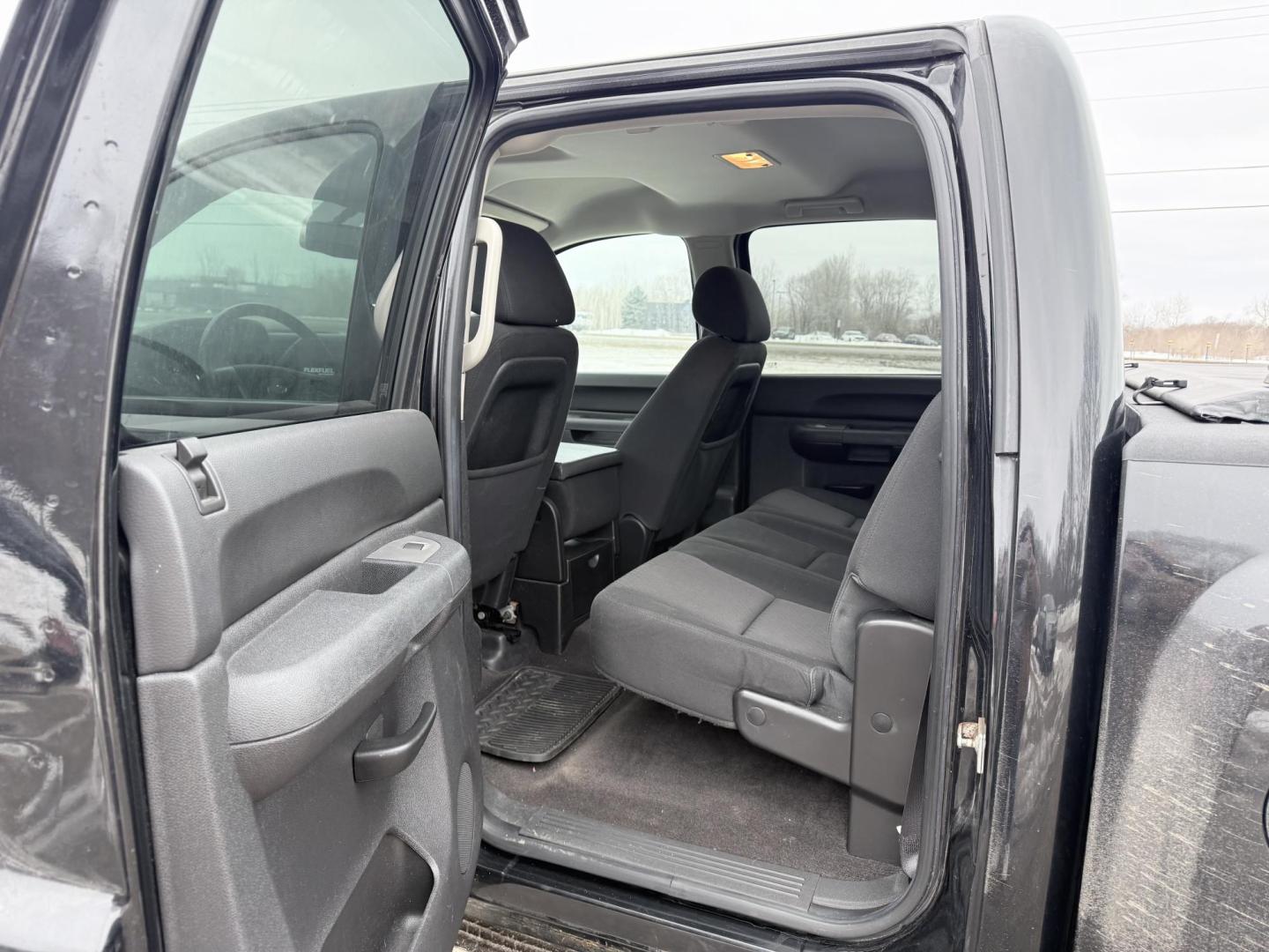 2012 Chevrolet Silverado 1500 LT Crew Cab 4WD (1GCPKSE7XCF) with an 5.3L V8 OHV 16V FFV engine, 6-Speed Automatic transmission, located at 17255 hwy 65 NE, Ham Lake, MN, 55304, 0.000000, 0.000000 - Photo#11