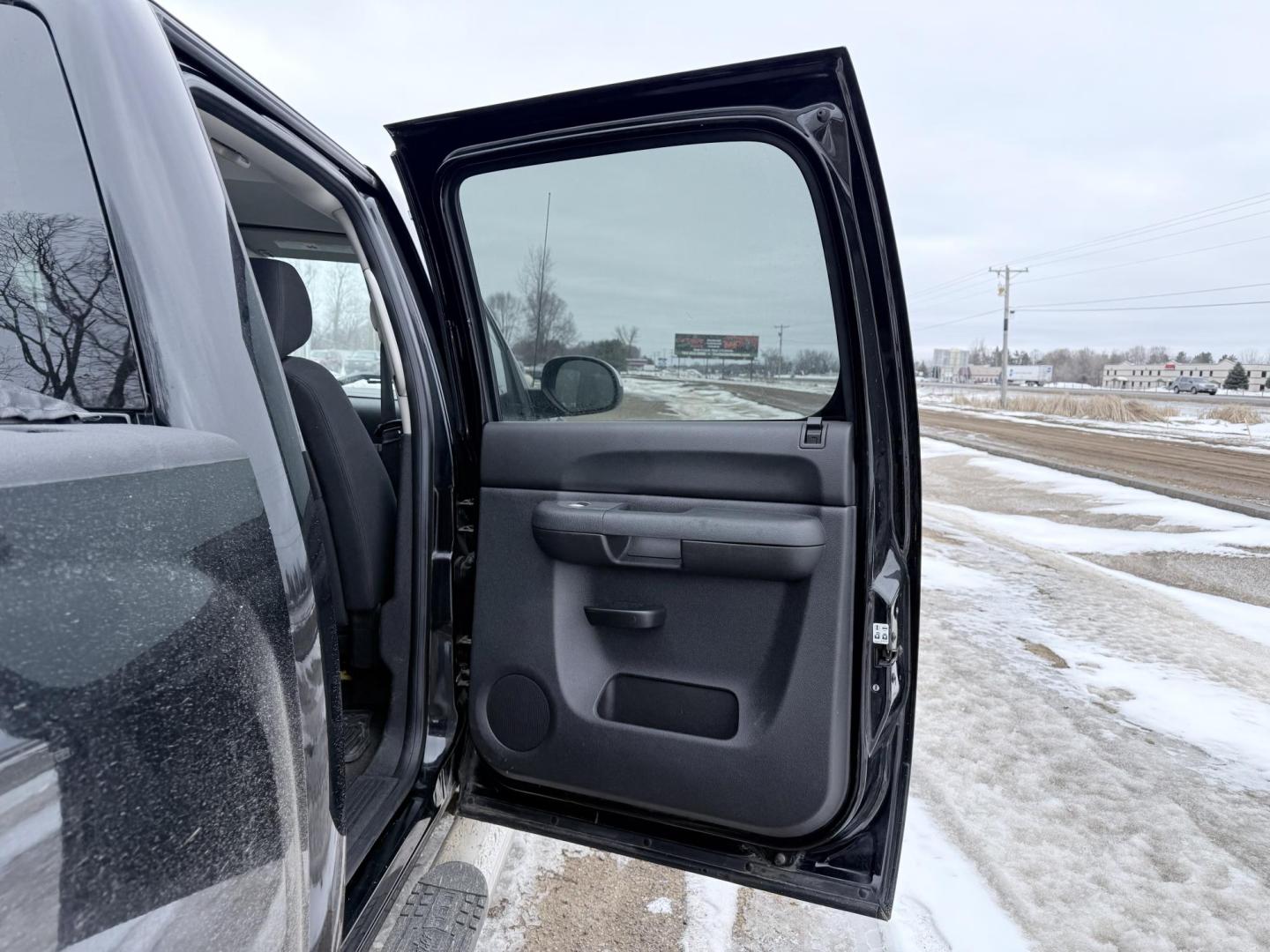 2012 Chevrolet Silverado 1500 LT Crew Cab 4WD (1GCPKSE7XCF) with an 5.3L V8 OHV 16V FFV engine, 6-Speed Automatic transmission, located at 17255 hwy 65 NE, Ham Lake, MN, 55304, 0.000000, 0.000000 - Photo#12