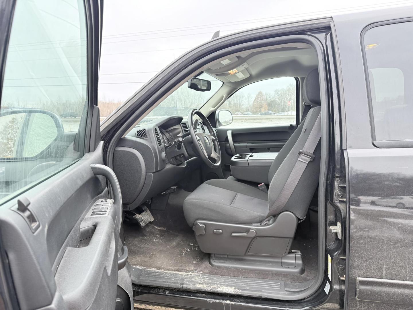 2012 Chevrolet Silverado 1500 LT Crew Cab 4WD (1GCPKSE7XCF) with an 5.3L V8 OHV 16V FFV engine, 6-Speed Automatic transmission, located at 17255 hwy 65 NE, Ham Lake, MN, 55304, 0.000000, 0.000000 - Photo#9