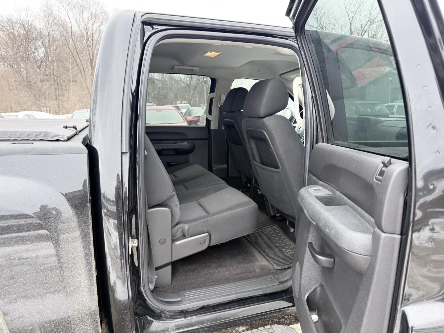 2012 Chevrolet Silverado 1500 LT Crew Cab 4WD (1GCPKSE7XCF) with an 5.3L V8 OHV 16V FFV engine, 6-Speed Automatic transmission, located at 17255 hwy 65 NE, Ham Lake, MN, 55304, 0.000000, 0.000000 - Photo#13
