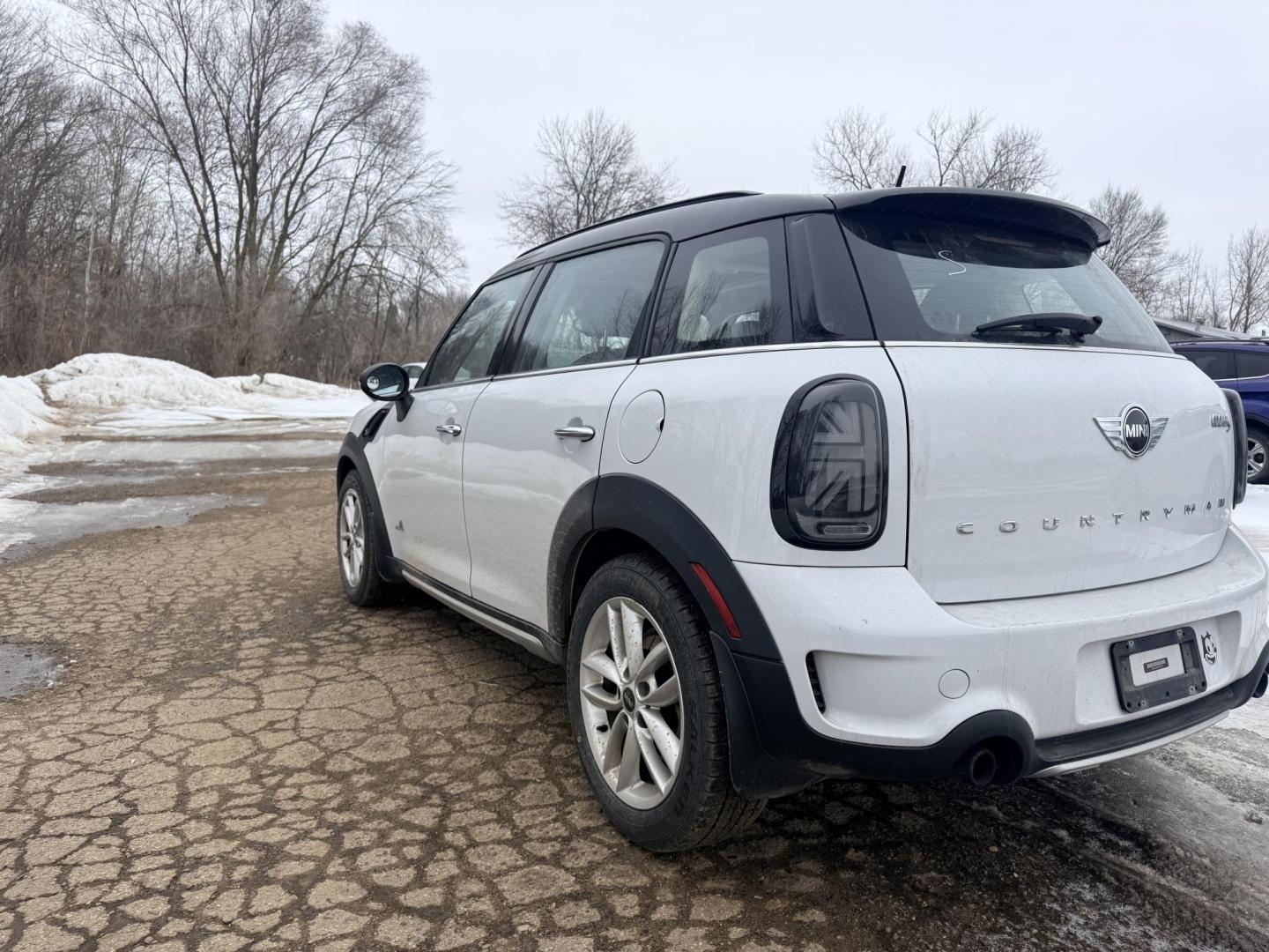 2015 Mini Countryman S ALL4 (WMWZC5C55FW) with an 1.6L L4 DOHC 16V TURBO engine, located at 17255 hwy 65 NE, Ham Lake, MN, 55304, 0.000000, 0.000000 - Photo#2