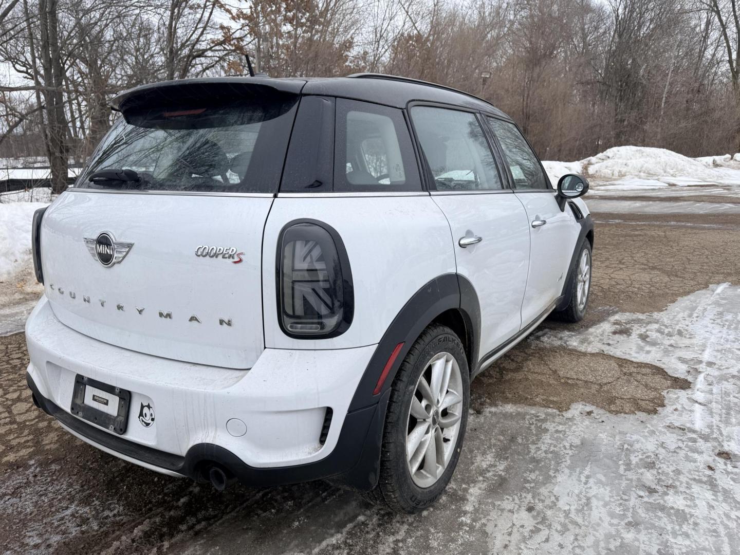 2015 Mini Countryman S ALL4 (WMWZC5C55FW) with an 1.6L L4 DOHC 16V TURBO engine, located at 17255 hwy 65 NE, Ham Lake, MN, 55304, 0.000000, 0.000000 - Photo#4