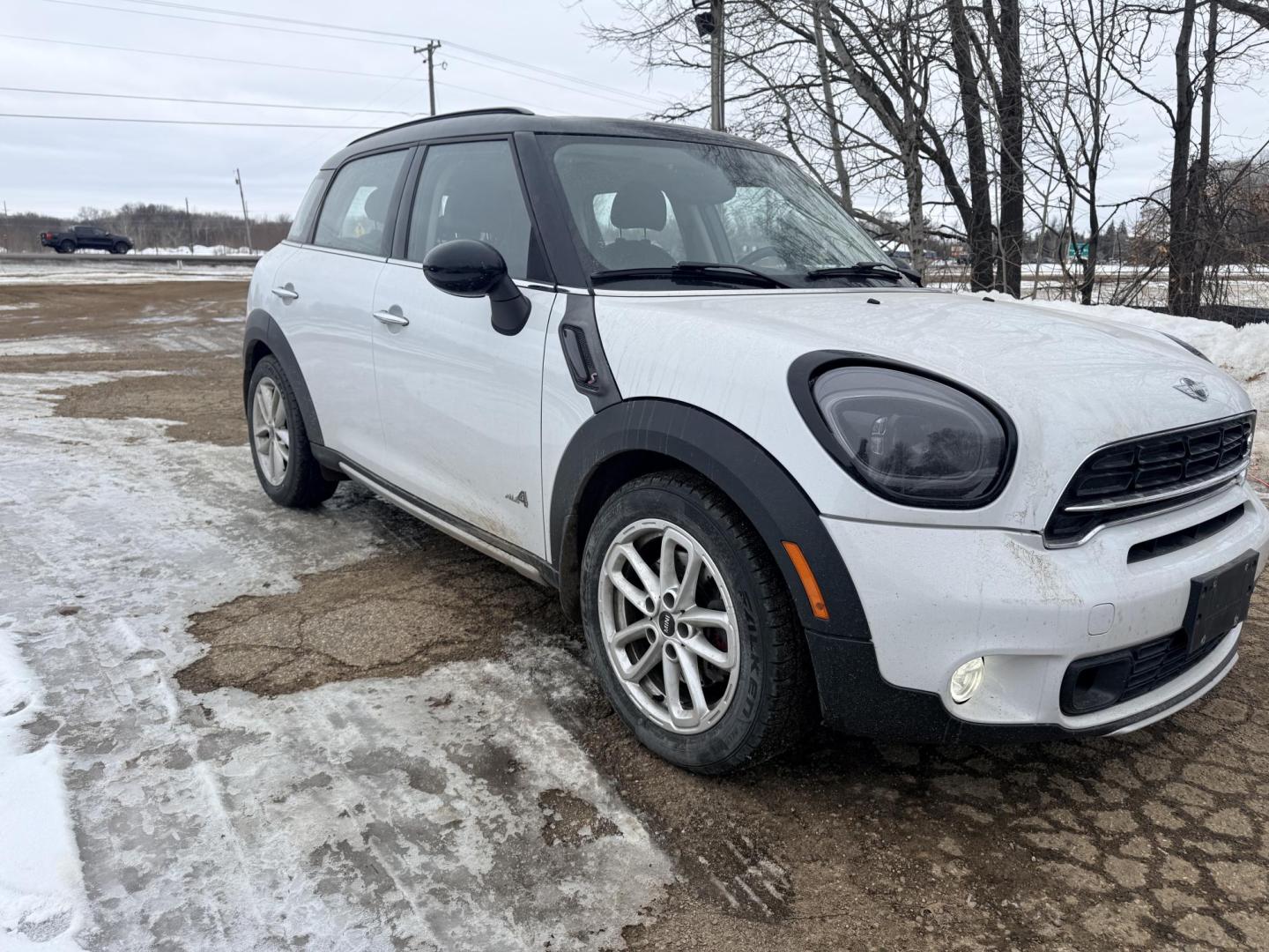 2015 Mini Countryman S ALL4 (WMWZC5C55FW) with an 1.6L L4 DOHC 16V TURBO engine, located at 17255 hwy 65 NE, Ham Lake, MN, 55304, 0.000000, 0.000000 - Photo#6