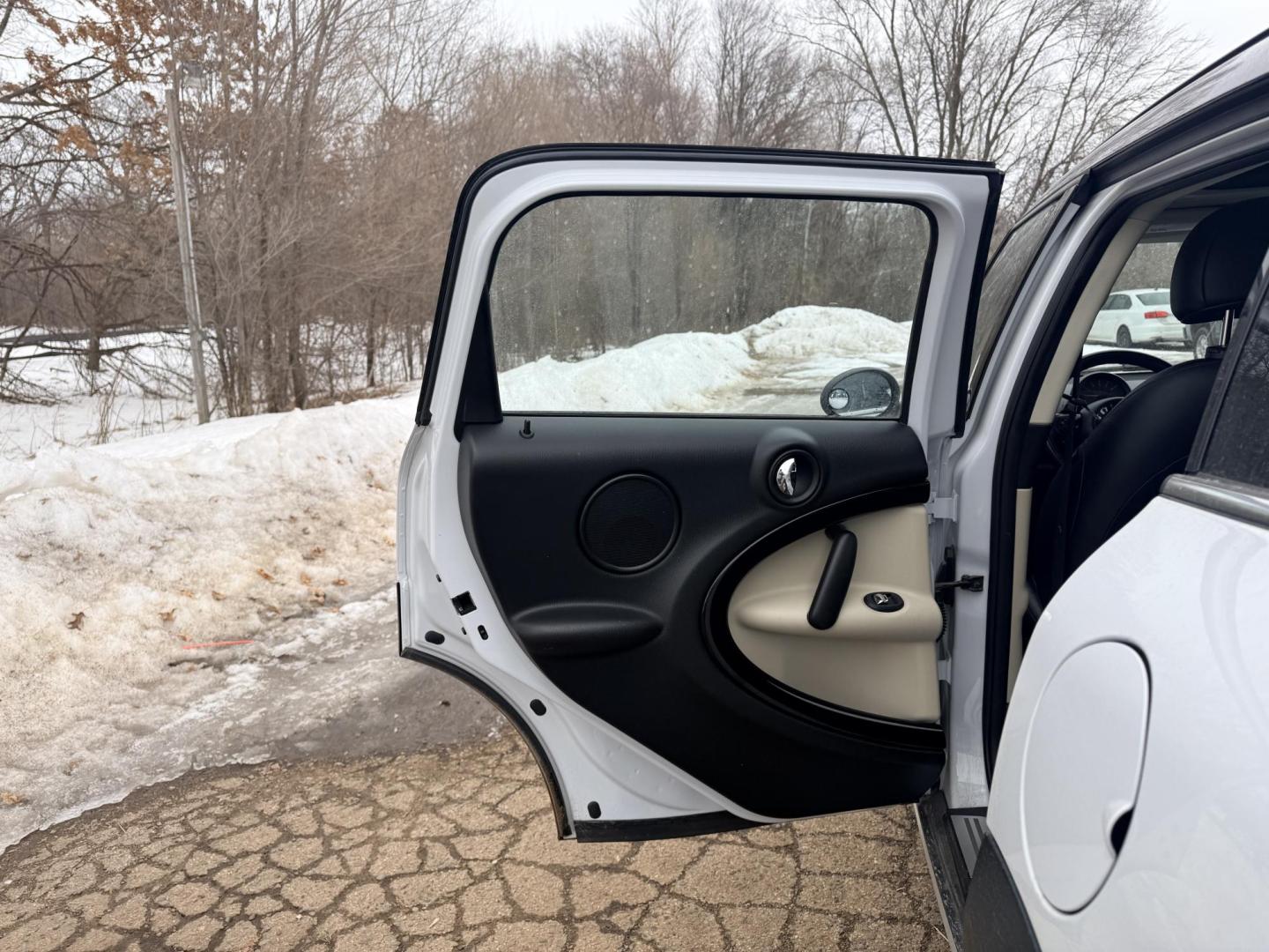 2015 Mini Countryman S ALL4 (WMWZC5C55FW) with an 1.6L L4 DOHC 16V TURBO engine, located at 17255 hwy 65 NE, Ham Lake, MN, 55304, 0.000000, 0.000000 - Photo#10