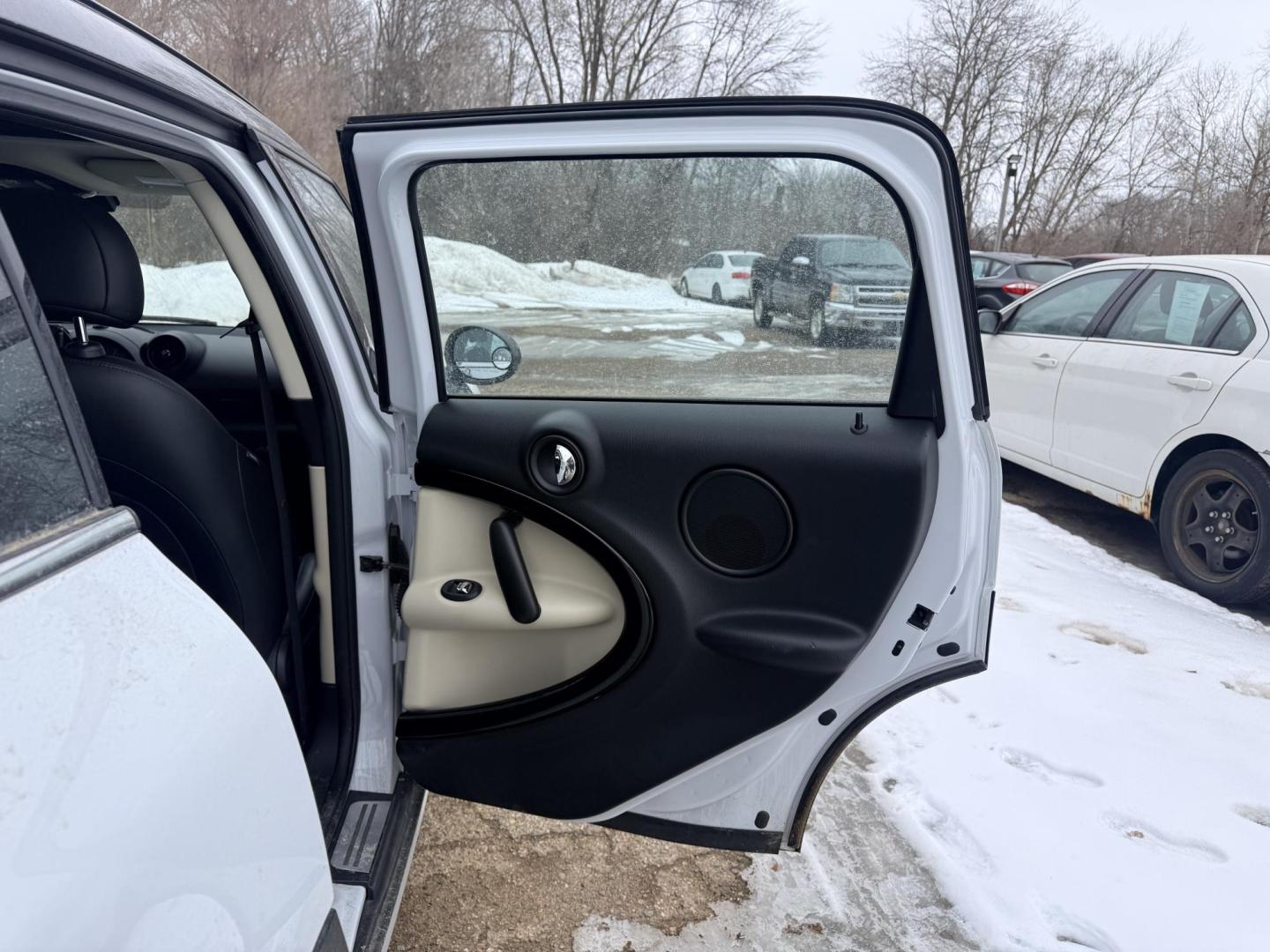 2015 Mini Countryman S ALL4 (WMWZC5C55FW) with an 1.6L L4 DOHC 16V TURBO engine, located at 17255 hwy 65 NE, Ham Lake, MN, 55304, 0.000000, 0.000000 - Photo#12