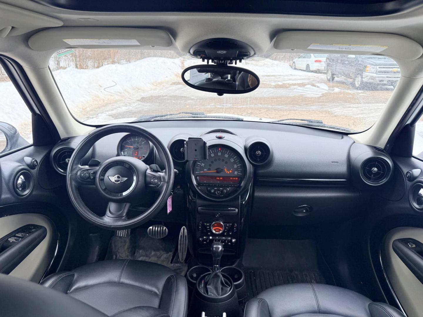2015 Mini Countryman S ALL4 (WMWZC5C55FW) with an 1.6L L4 DOHC 16V TURBO engine, located at 17255 hwy 65 NE, Ham Lake, MN, 55304, 0.000000, 0.000000 - Photo#16