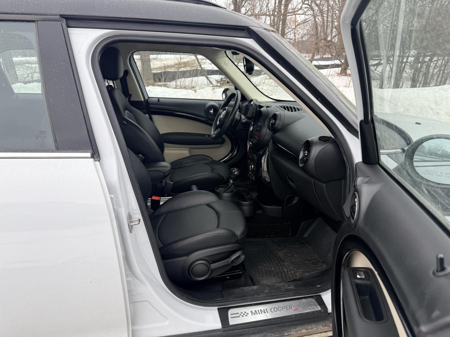 2015 Mini Countryman S ALL4 (WMWZC5C55FW) with an 1.6L L4 DOHC 16V TURBO engine, located at 17255 hwy 65 NE, Ham Lake, MN, 55304, 0.000000, 0.000000 - Photo#15