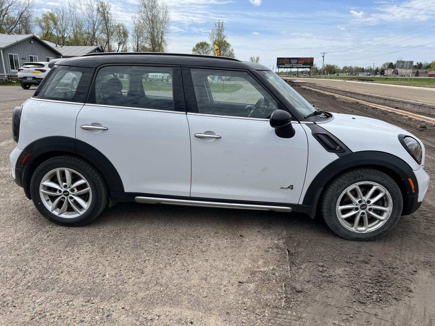 2015 Mini Countryman S ALL4 (WMWZC5C55FW) with an 1.6L L4 DOHC 16V TURBO engine, located at 17255 hwy 65 NE, Ham Lake, MN, 55304, 0.000000, 0.000000 - Photo#3