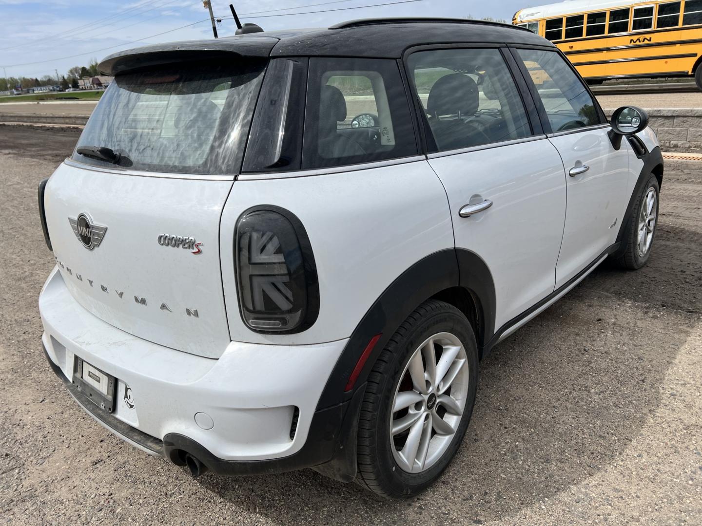 2015 Mini Countryman S ALL4 (WMWZC5C55FW) with an 1.6L L4 DOHC 16V TURBO engine, located at 17255 hwy 65 NE, Ham Lake, MN, 55304, 0.000000, 0.000000 - Photo#4