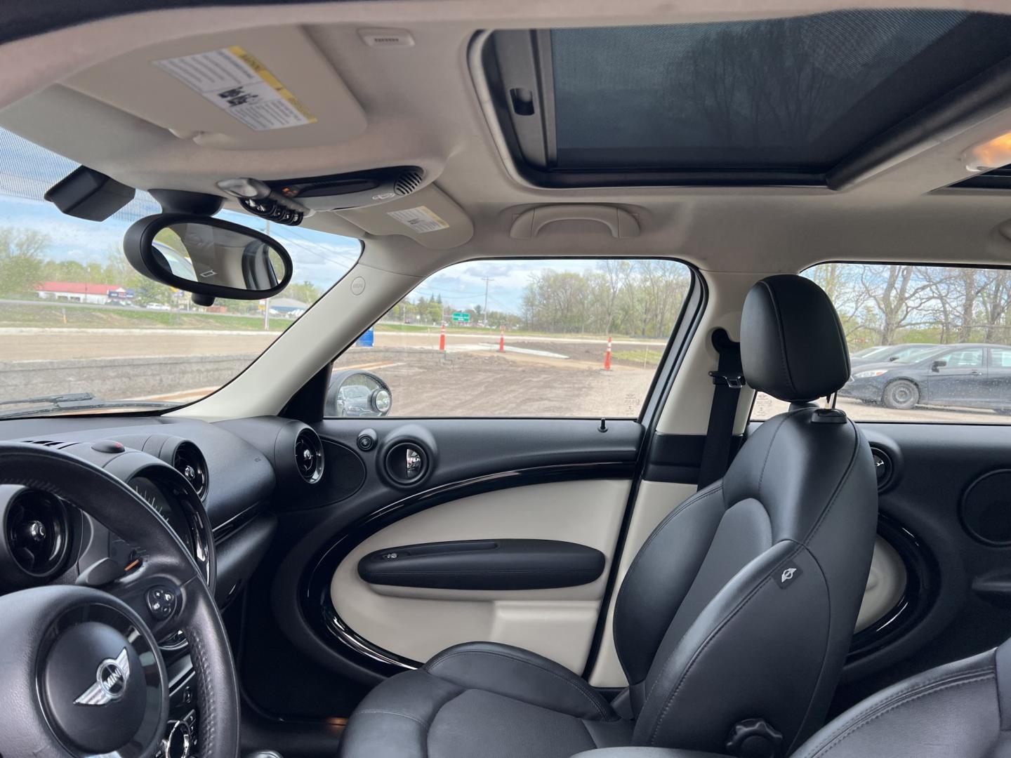 2015 Mini Countryman S ALL4 (WMWZC5C55FW) with an 1.6L L4 DOHC 16V TURBO engine, located at 17255 hwy 65 NE, Ham Lake, MN, 55304, 0.000000, 0.000000 - Photo#9