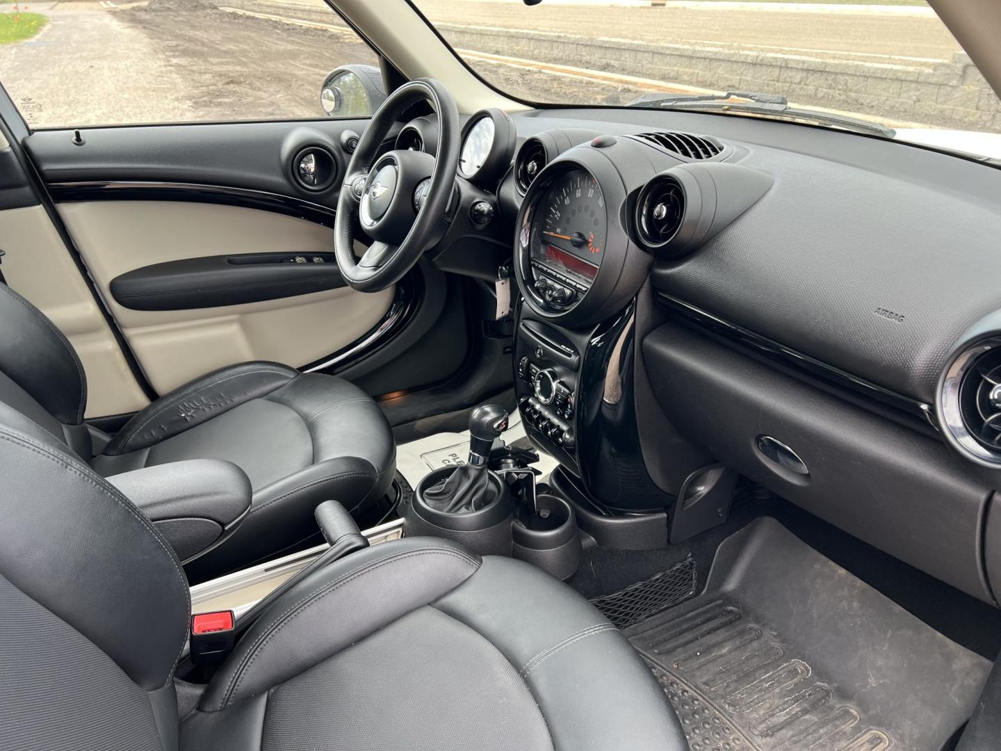 2015 Mini Countryman S ALL4 (WMWZC5C55FW) with an 1.6L L4 DOHC 16V TURBO engine, located at 17255 hwy 65 NE, Ham Lake, MN, 55304, 0.000000, 0.000000 - Photo#14