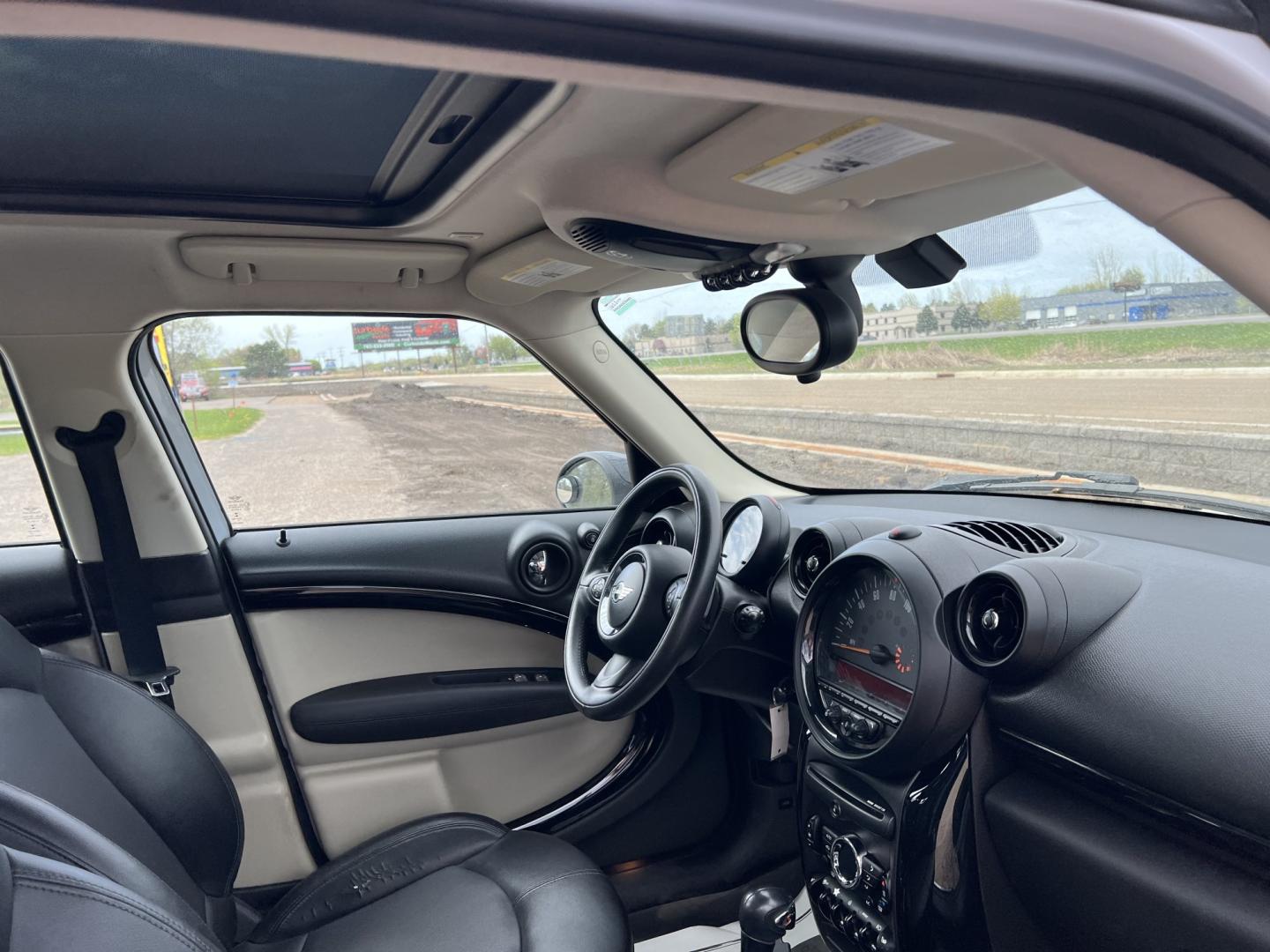 2015 Mini Countryman S ALL4 (WMWZC5C55FW) with an 1.6L L4 DOHC 16V TURBO engine, located at 17255 hwy 65 NE, Ham Lake, MN, 55304, 0.000000, 0.000000 - Photo#15