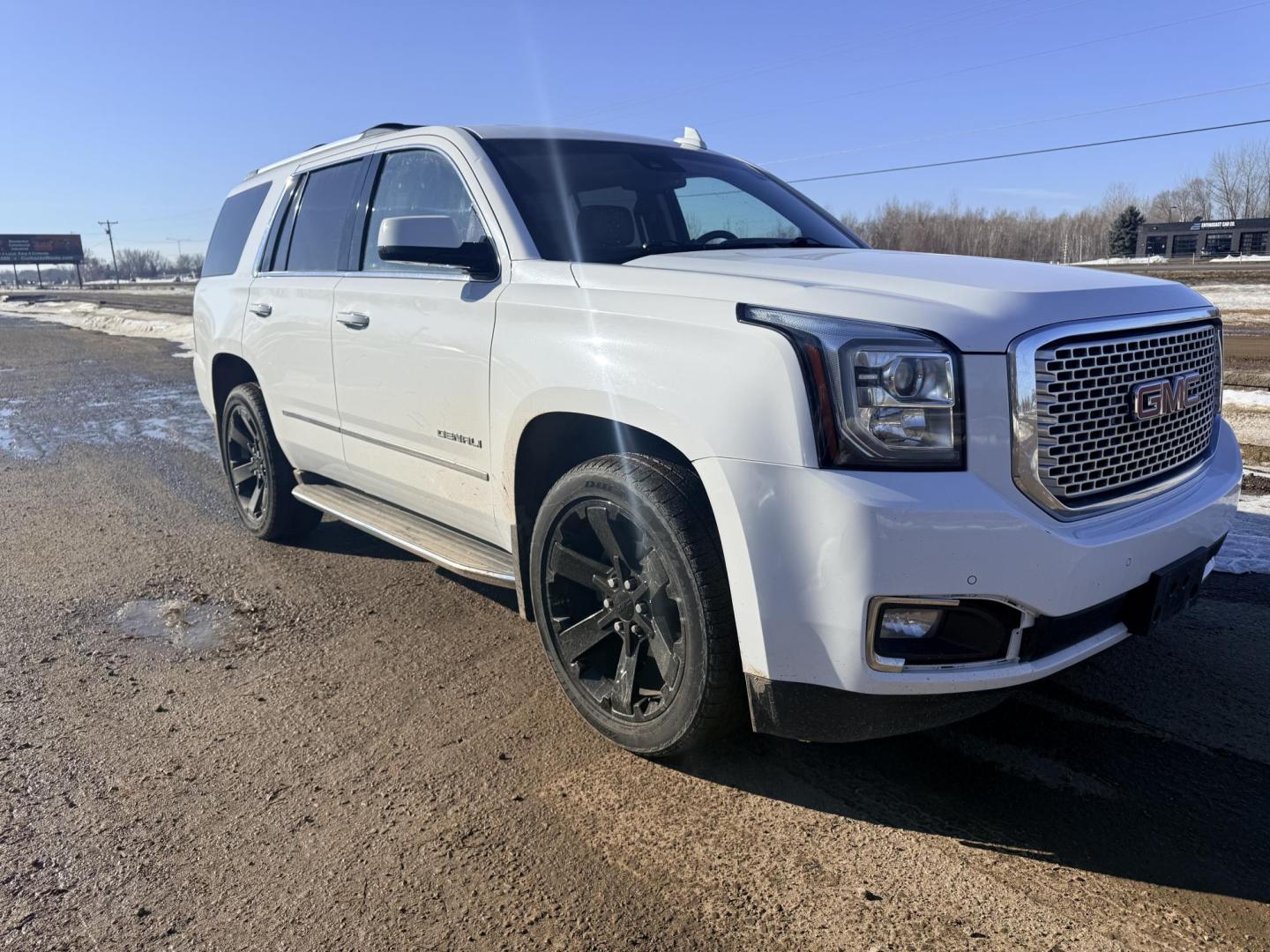 2016 GMC Yukon Denali 4WD (1GKS2CKJ6GR) with an 6.2L V8 OHV 16V engine, 6A transmission, located at 17255 hwy 65 NE, Ham Lake, MN, 55304, 0.000000, 0.000000 - Photo#6