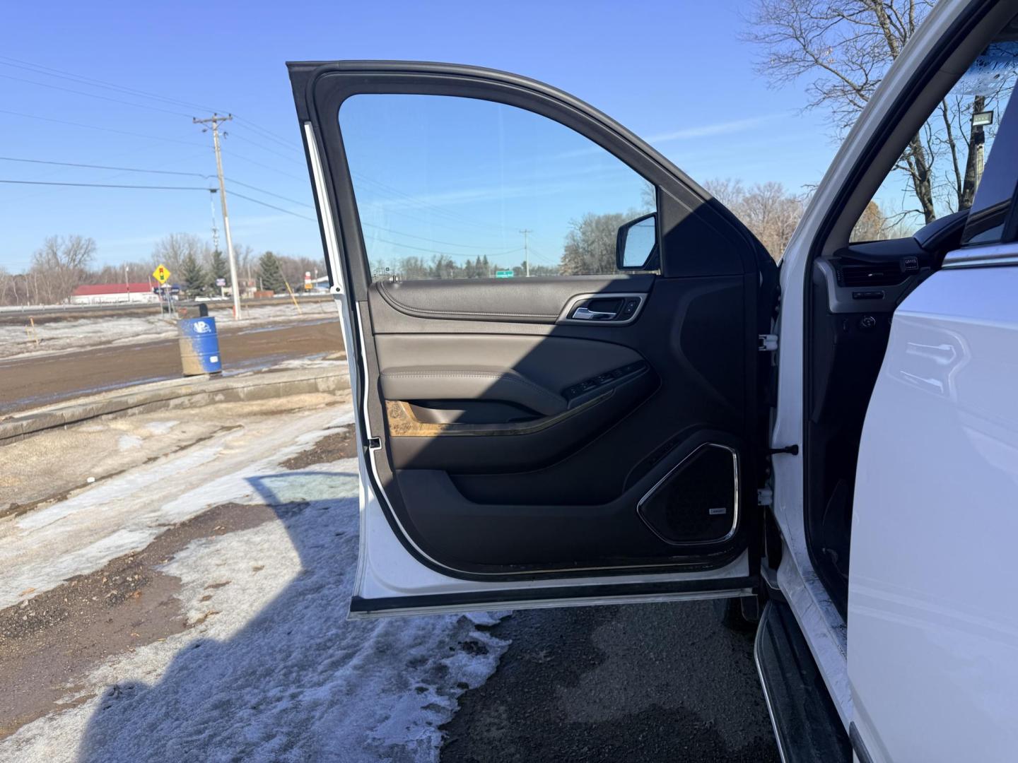 2016 GMC Yukon Denali 4WD (1GKS2CKJ6GR) with an 6.2L V8 OHV 16V engine, 6A transmission, located at 17255 hwy 65 NE, Ham Lake, MN, 55304, 0.000000, 0.000000 - Photo#8