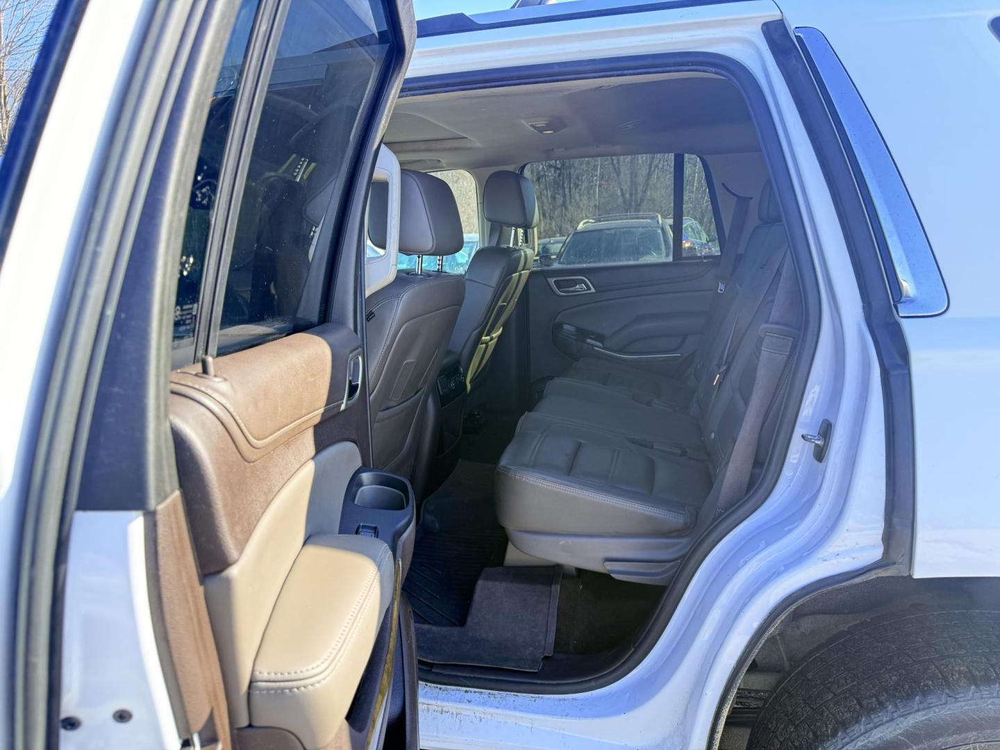 2016 GMC Yukon Denali 4WD (1GKS2CKJ6GR) with an 6.2L V8 OHV 16V engine, 6A transmission, located at 17255 hwy 65 NE, Ham Lake, MN, 55304, 0.000000, 0.000000 - Photo#11